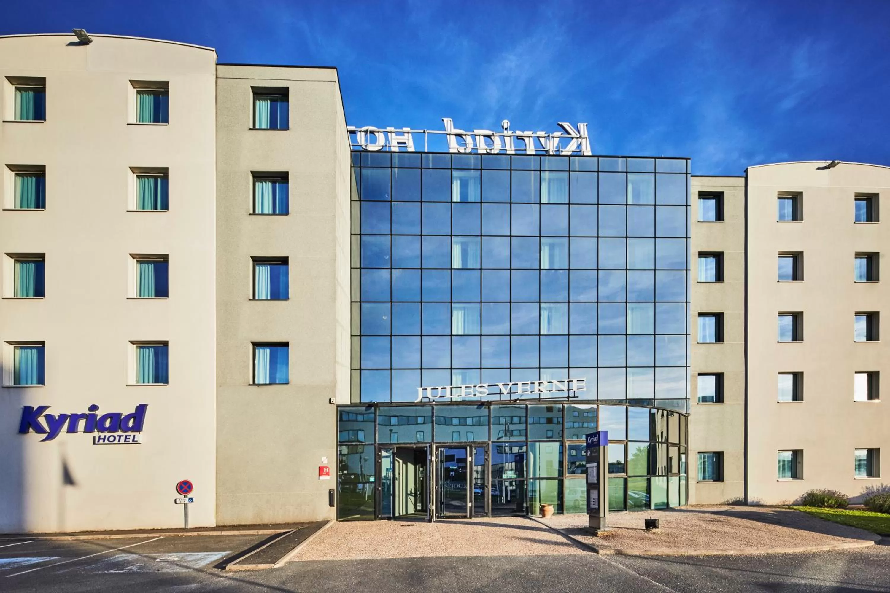 Property building in Kyriad Poitiers Jules Verne Site du Futuroscope