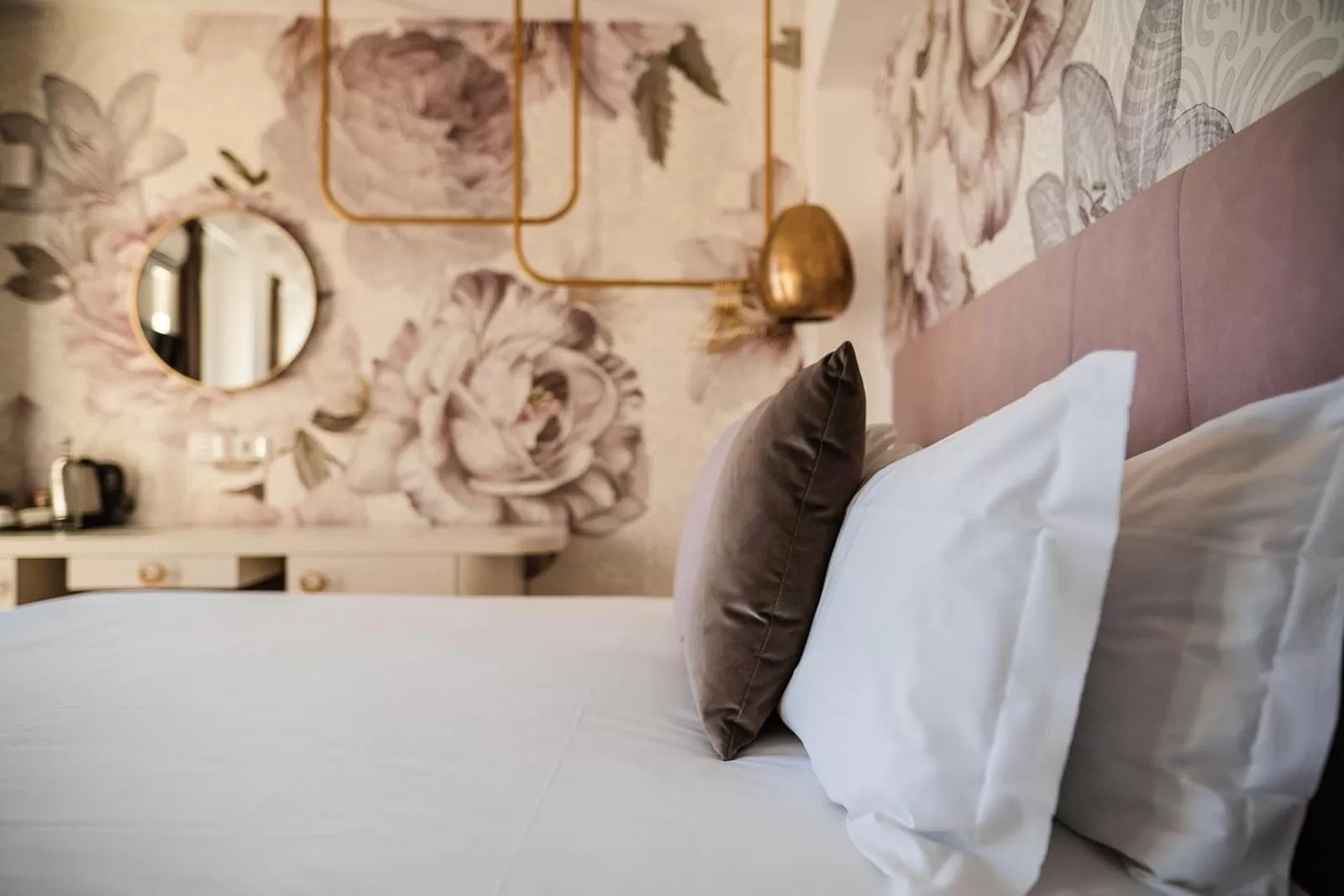 Bedroom, Bed in LUXURY SUITES ROCOPOM - Lake Front