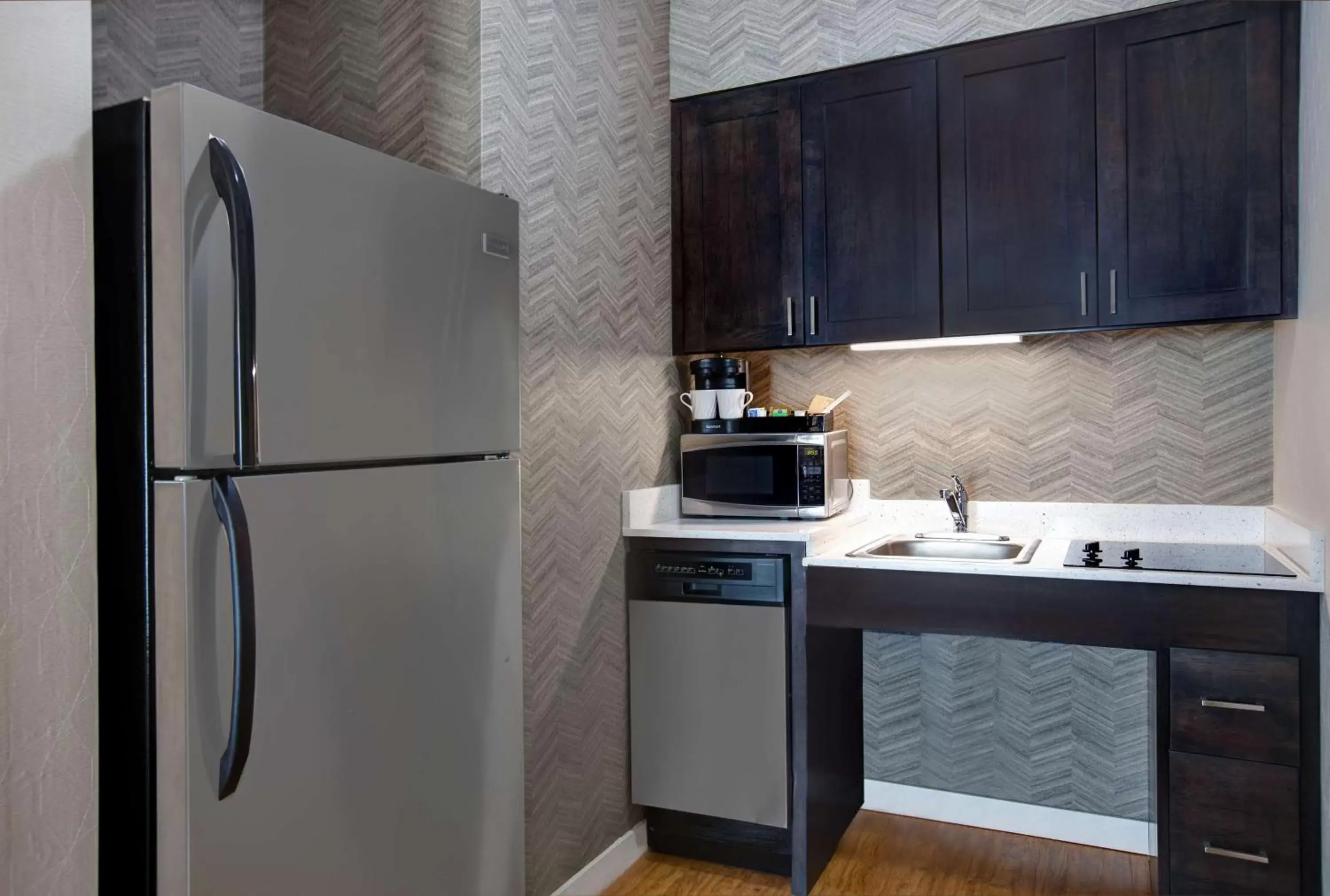 Kitchen or kitchenette, Kitchen/Kitchenette in Homewood Suites by Hilton Chicago-Lincolnshire