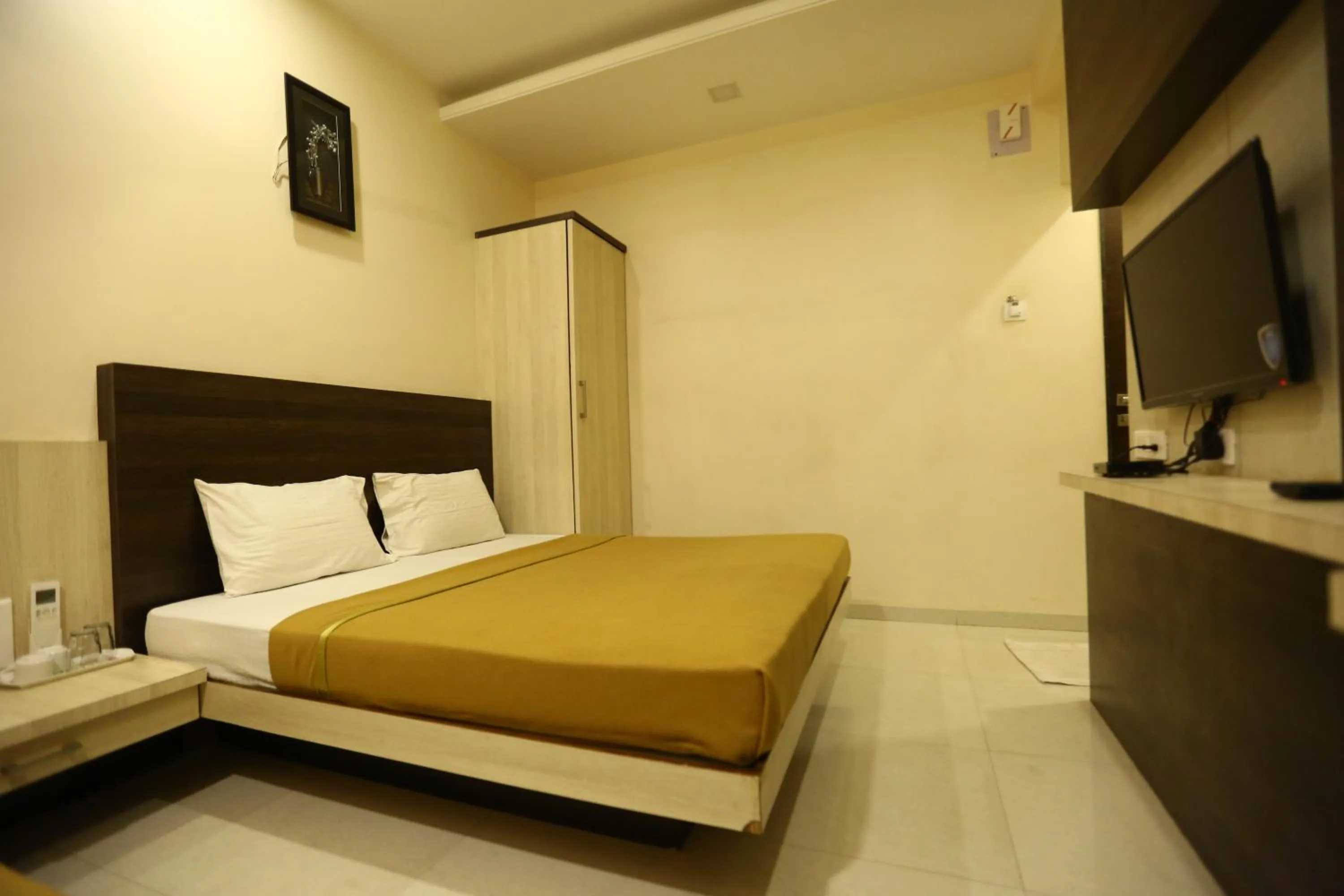 Bed in Hotel Madhuri Executive