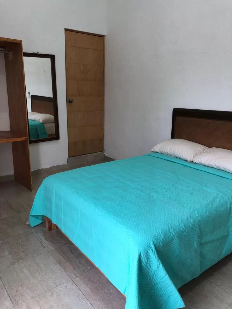 Bed in Airport Sleepy Inn