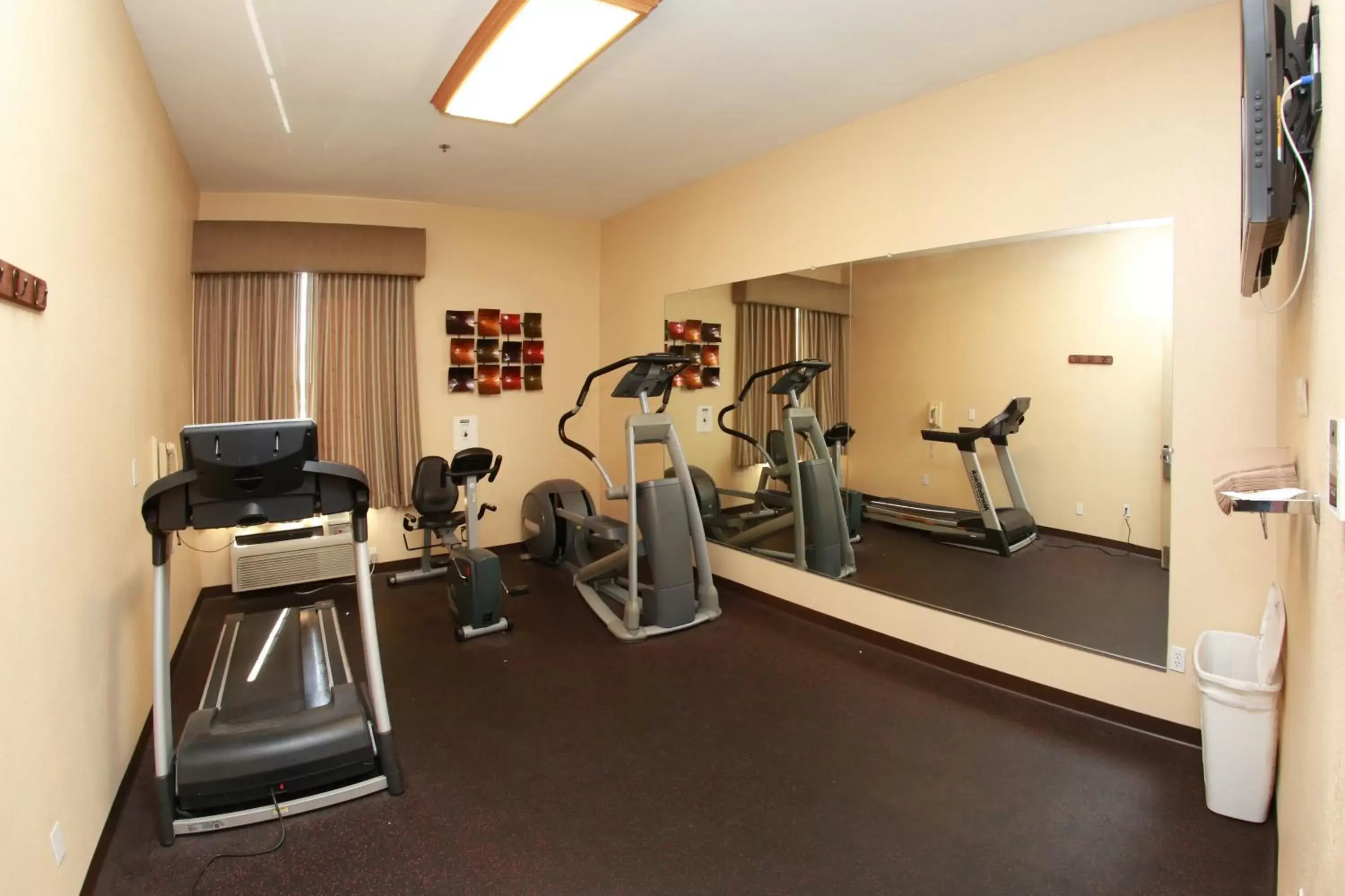 Fitness centre/facilities, Fitness Center/Facilities in Ramada by Wyndham Fresno Northwest
