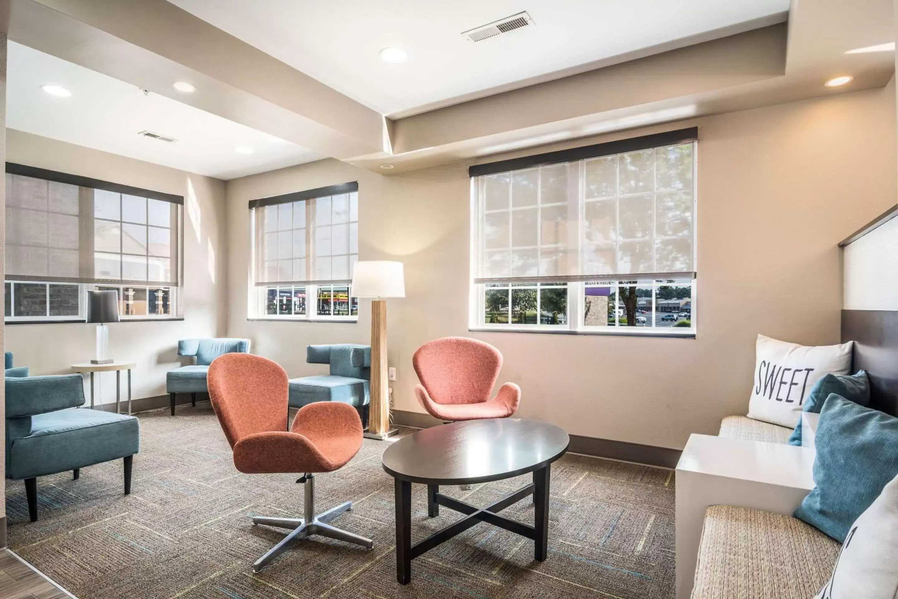 Lobby or reception, Seating Area in Sleep Inn & Suites at Kennesaw State University