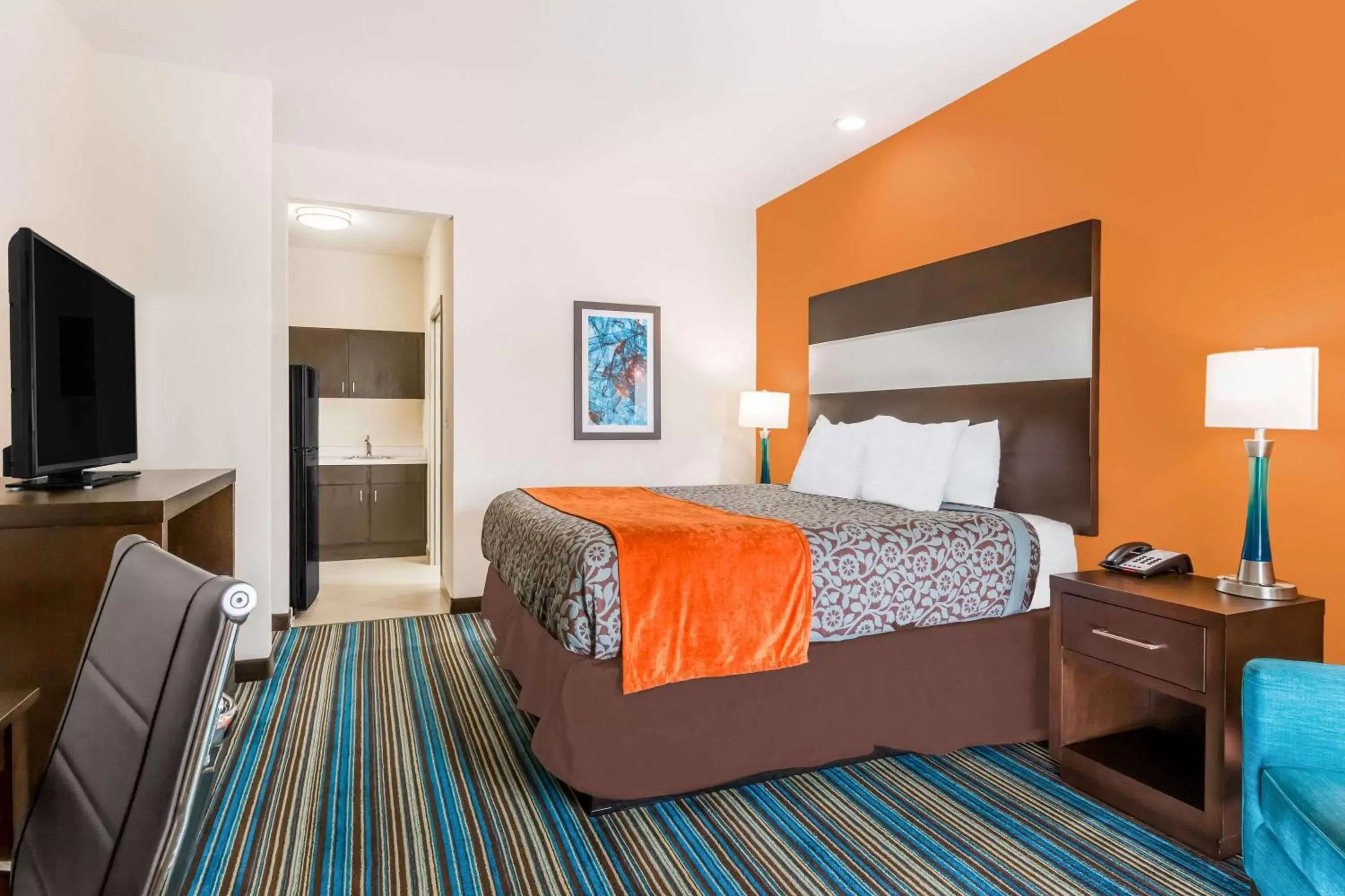 Photo of the whole room, Bed in Days Inn & Suites by Wyndham Katy