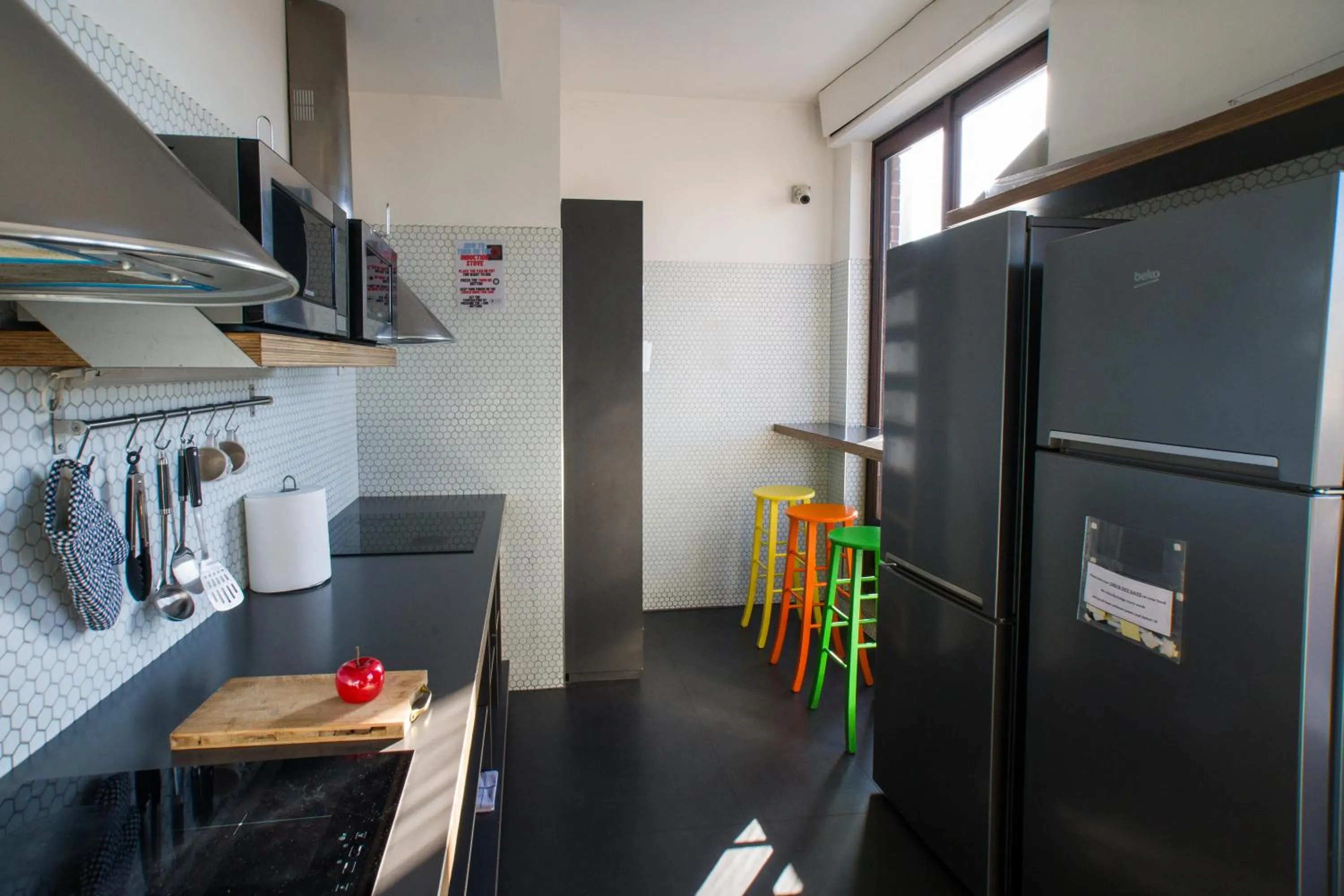 Kitchen or kitchenette in Babila Hostel & Bistrot