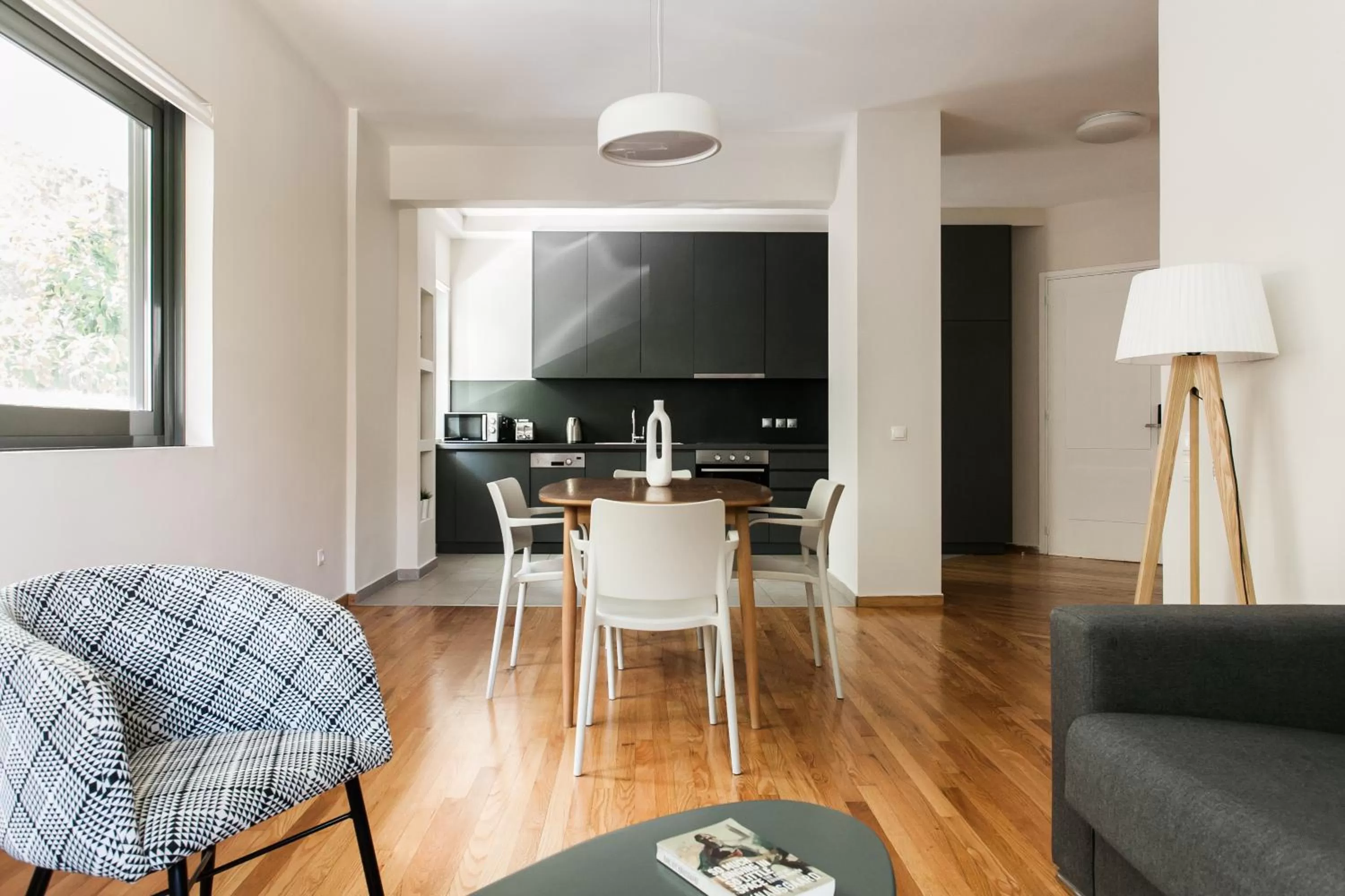 kitchen, Seating Area in ZOIA The Hill by UPSTREET