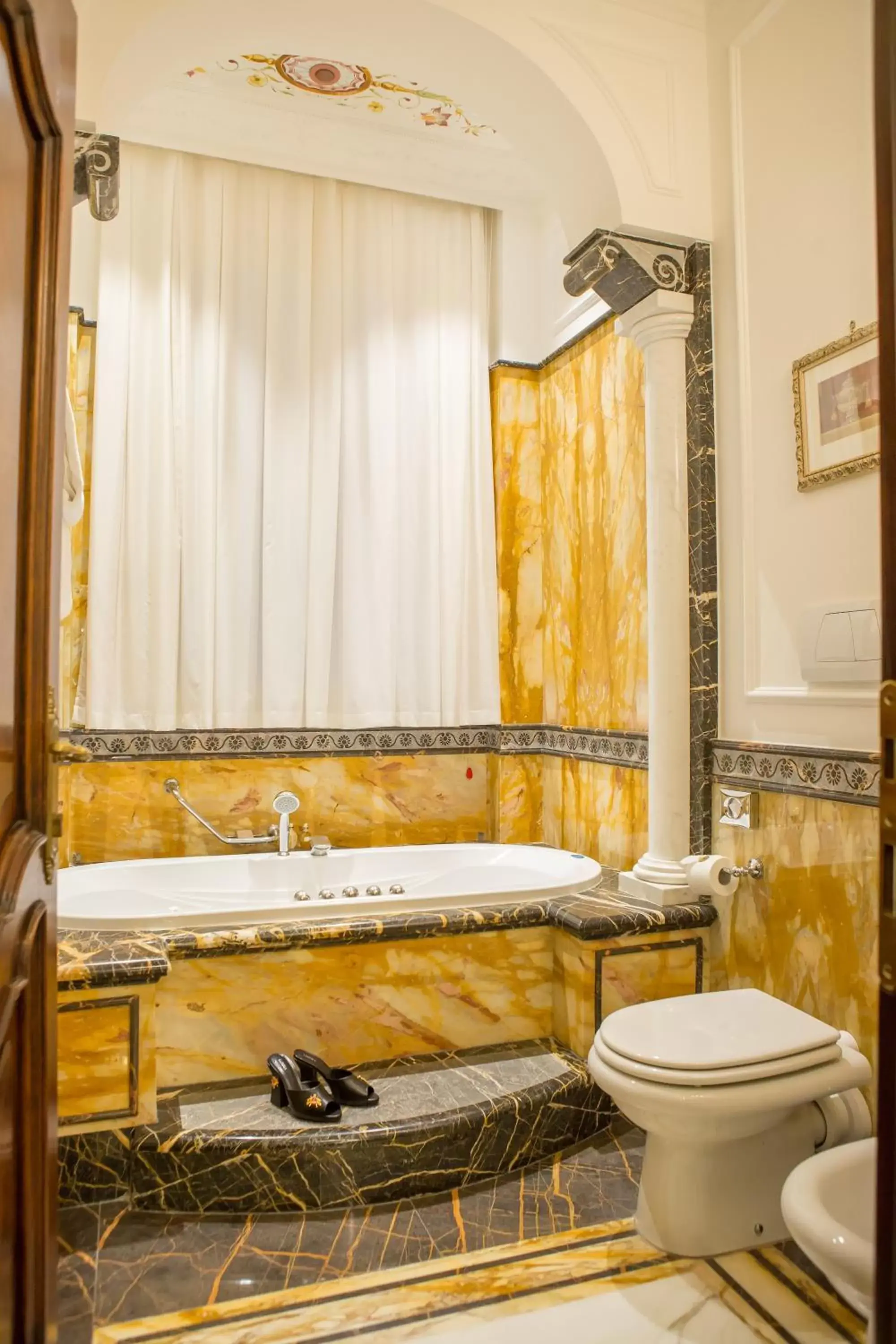 Bathroom in Grand Hotel Majestic gia' Baglioni