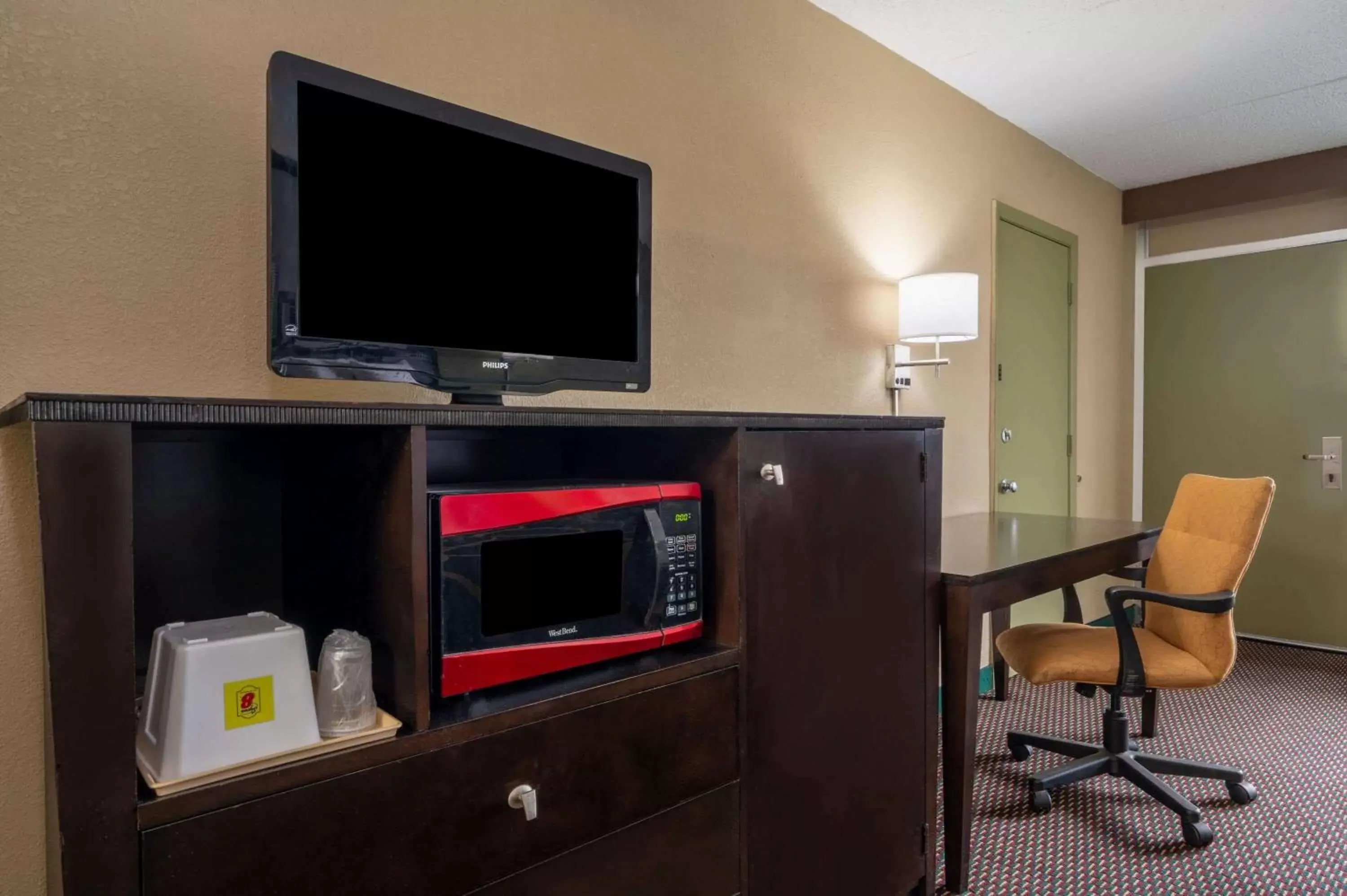 Photo of the whole room, TV/Entertainment Center in Super 8 by Wyndham Perrysburg-Toledo