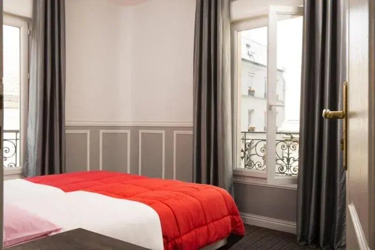 Photo of the whole room, Bed in Bastille Hostel
