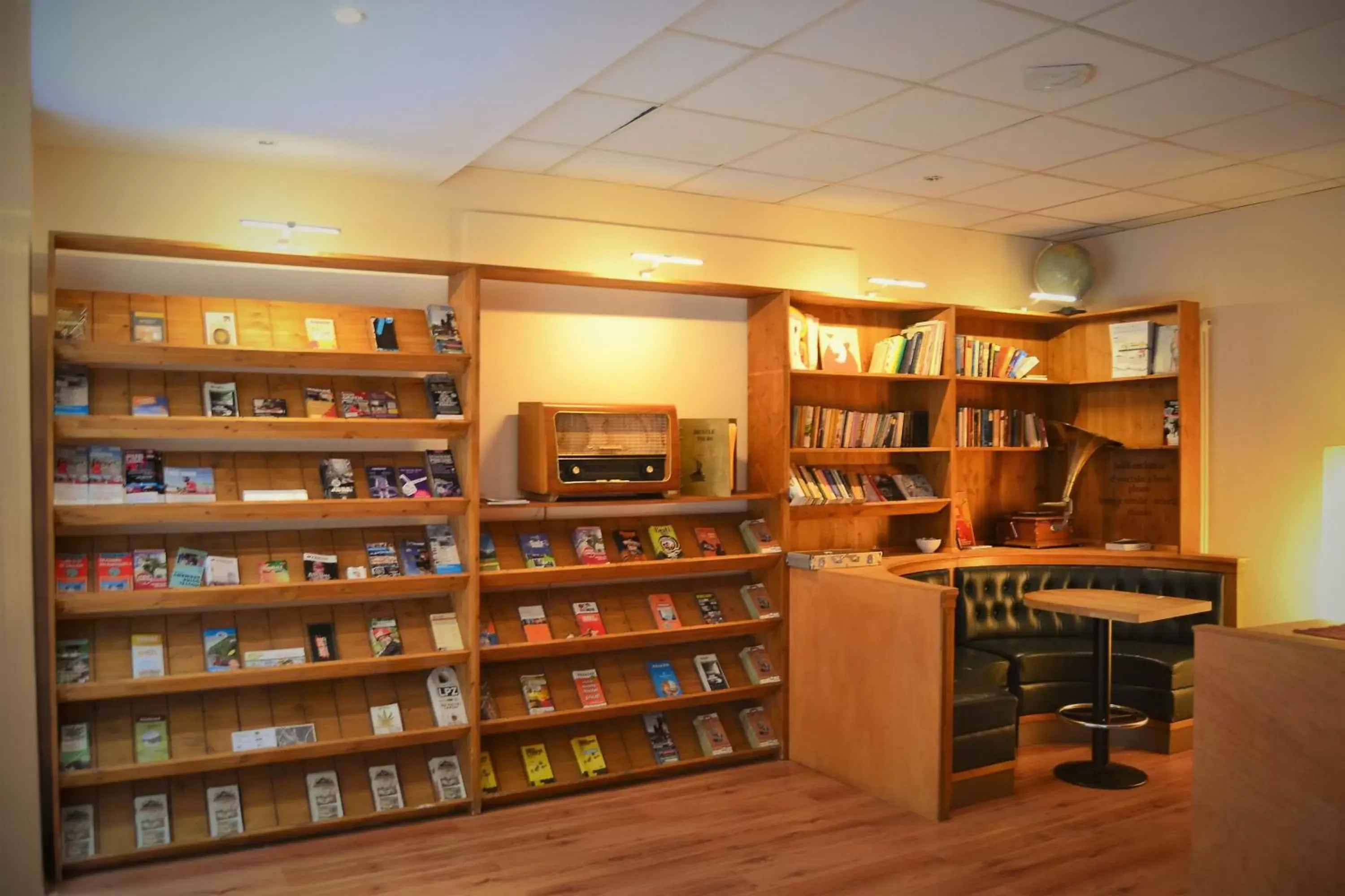 Library, Business Area/Conference Room in Singer109 Hotel & Hostel