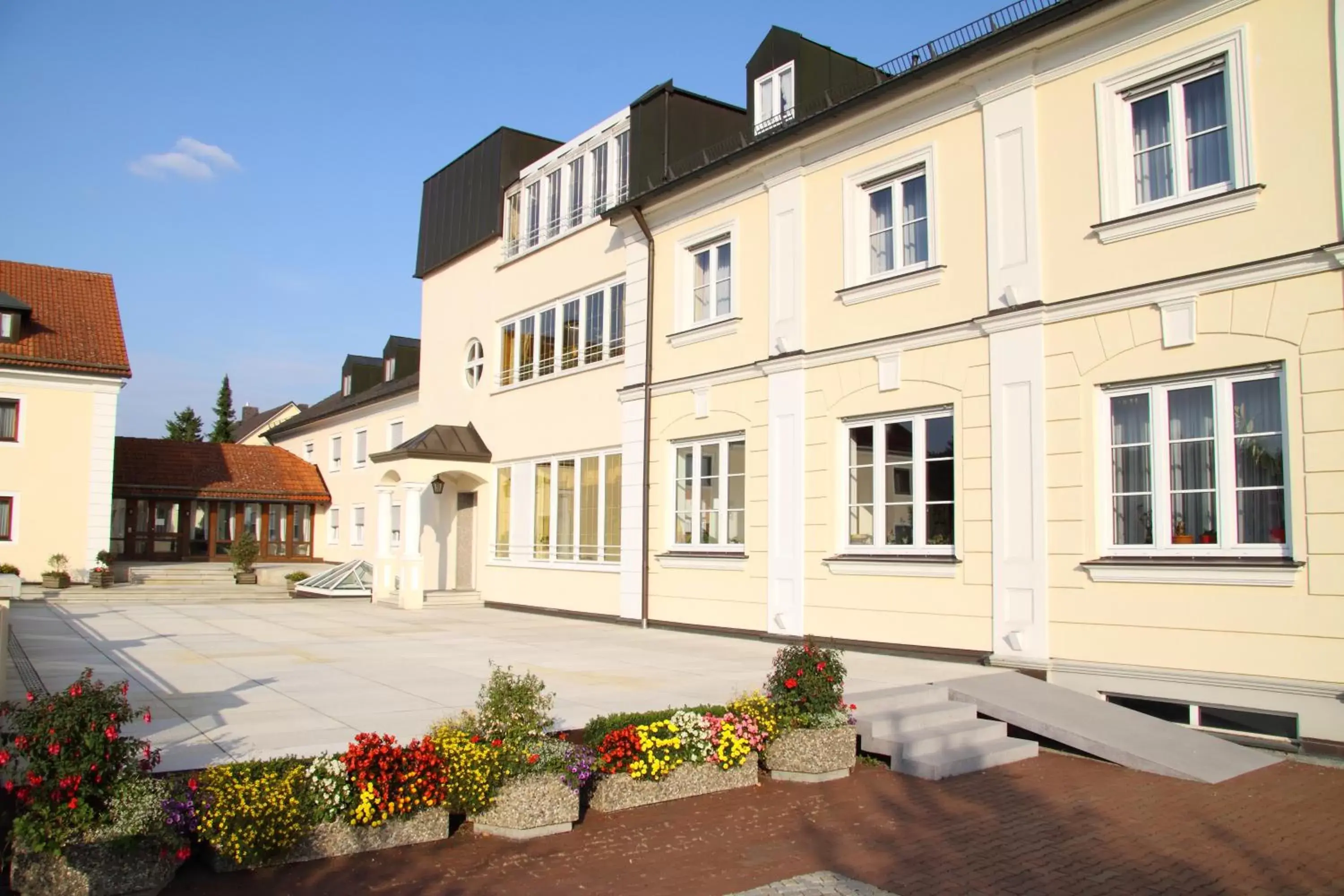 Facade/entrance, Property Building in Hotel am Schlosspark Zum Kurfürst