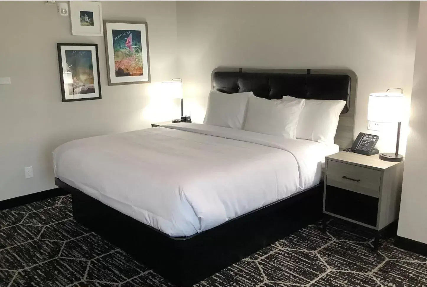 Bed in La Quinta Inn & Suites by Wyndham Corpus Christi Southeast