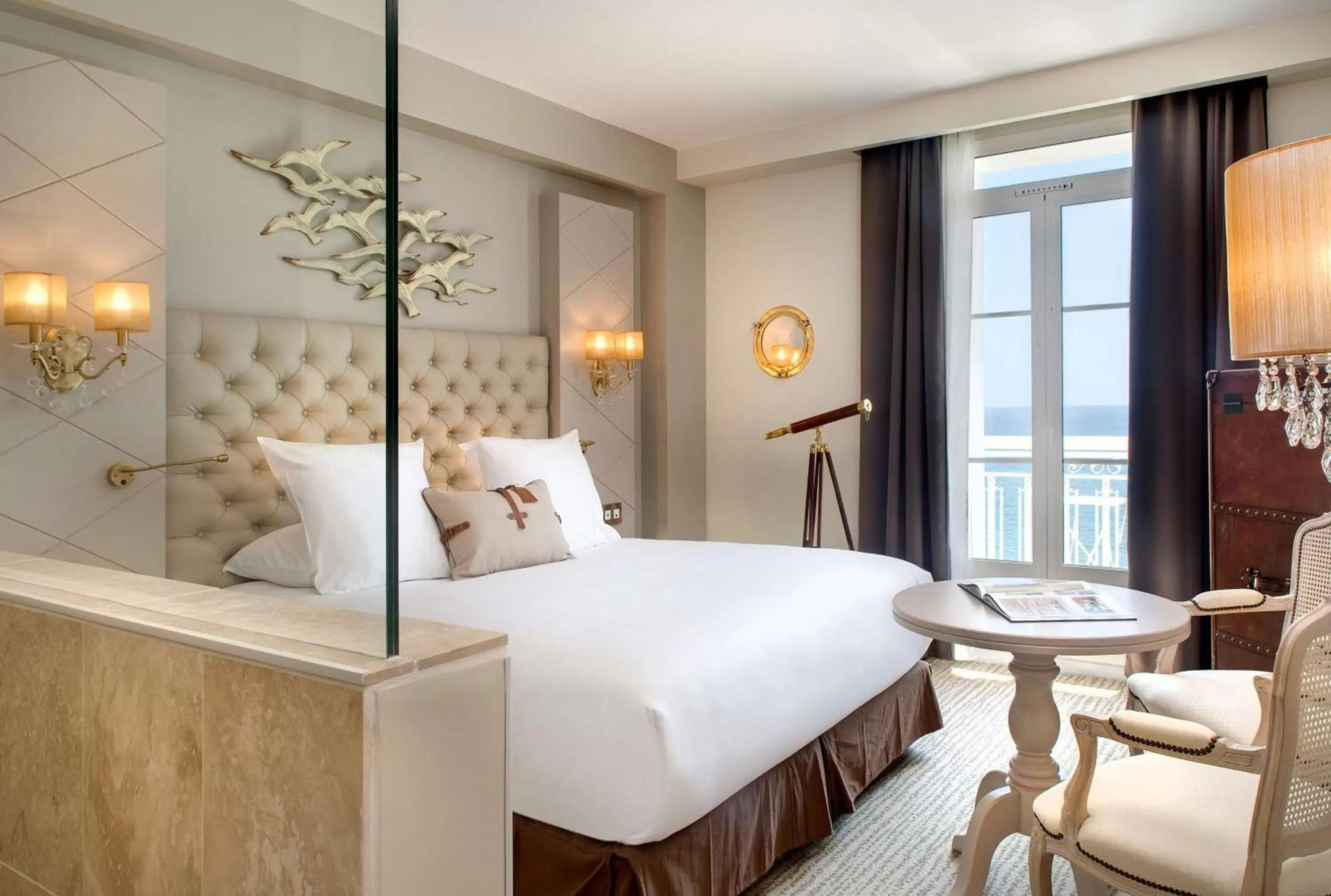 Bed in Grand Hotel Des Sablettes Plage, Curio Collection By Hilton