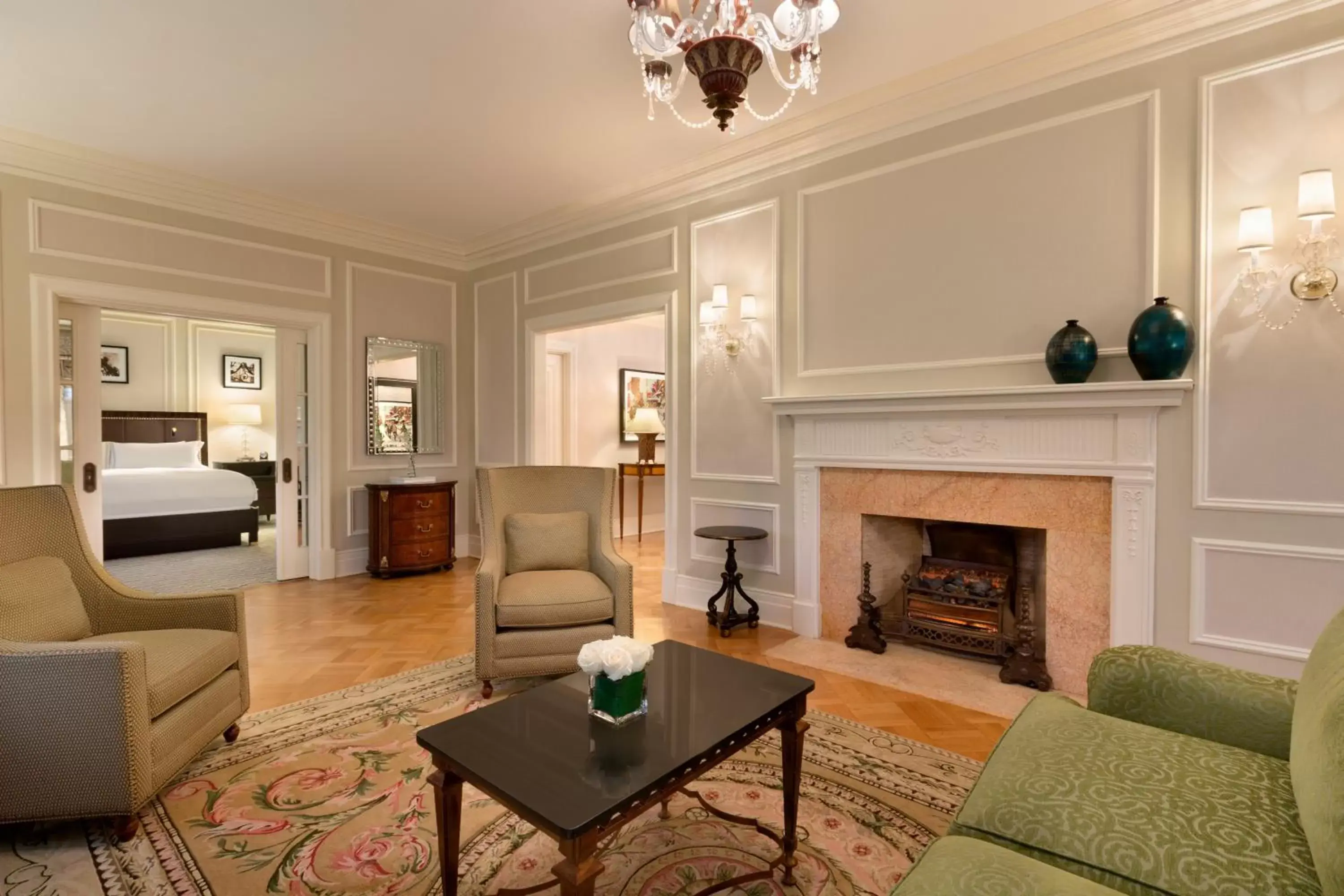 Bed in Fairmont Chateau Laurier Gold Experience Bed in Fairmont Chateau Laurier Gold Experience