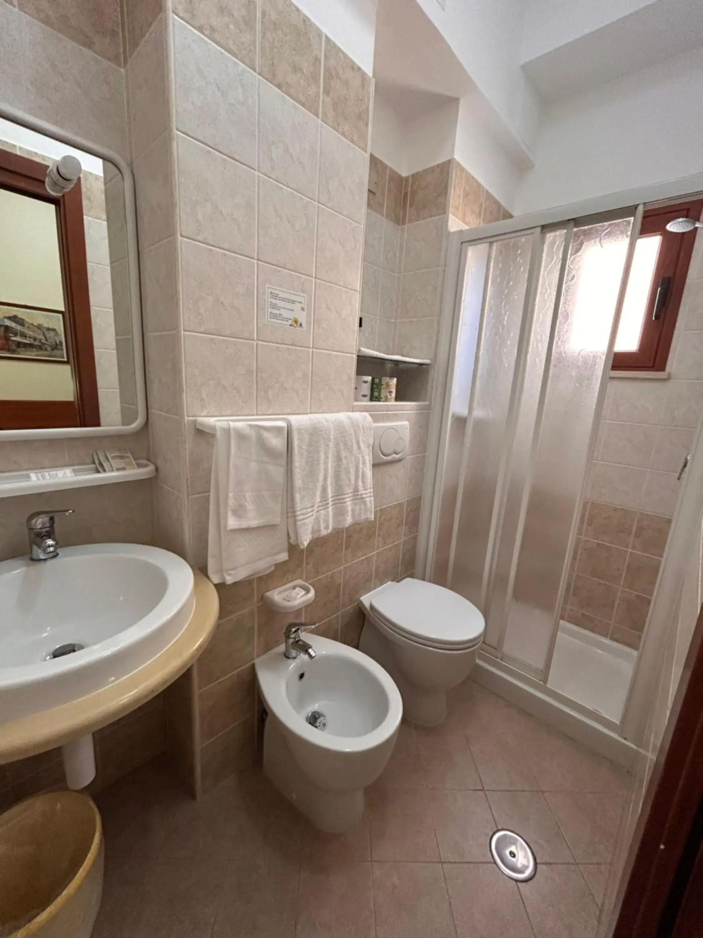 Shower, Bathroom in Il Nocchiero City Hotel