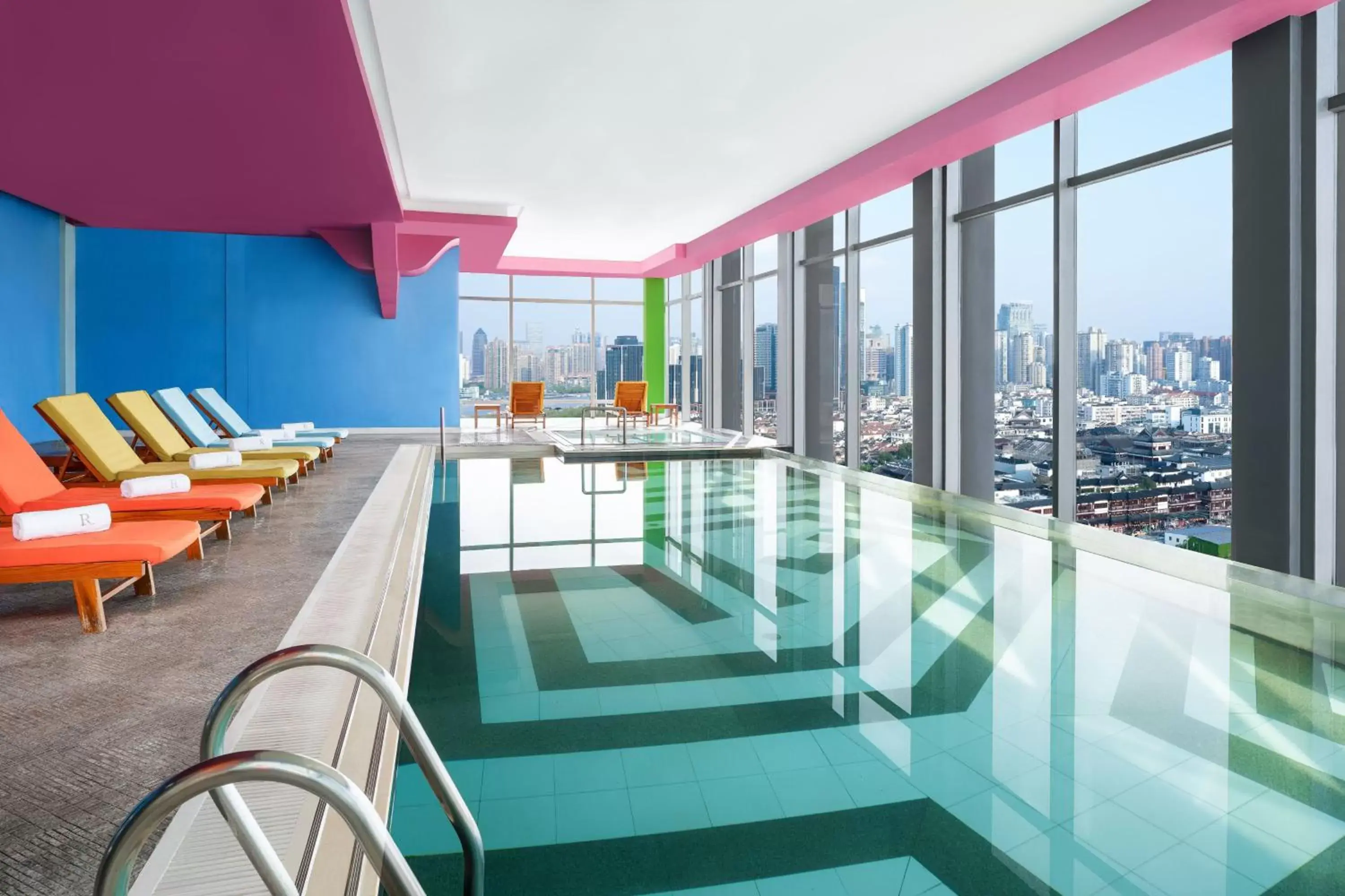 Swimming Pool in Renaissance Shanghai Yu Garden Hotel