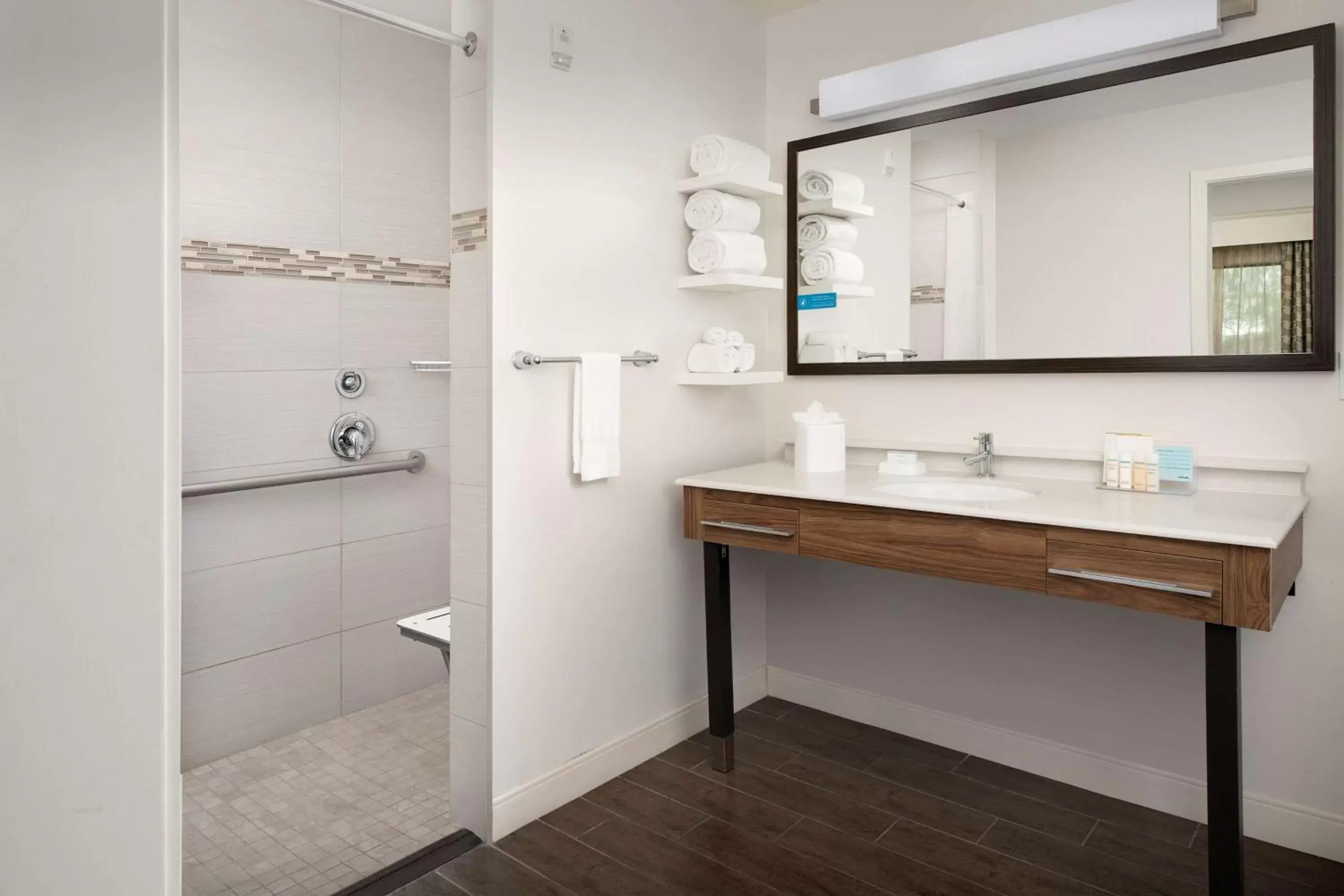 Bathroom in Hampton Inn & Suites Phoenix/Tempe Bathroom in Hampton Inn & Suites Phoenix/Tempe