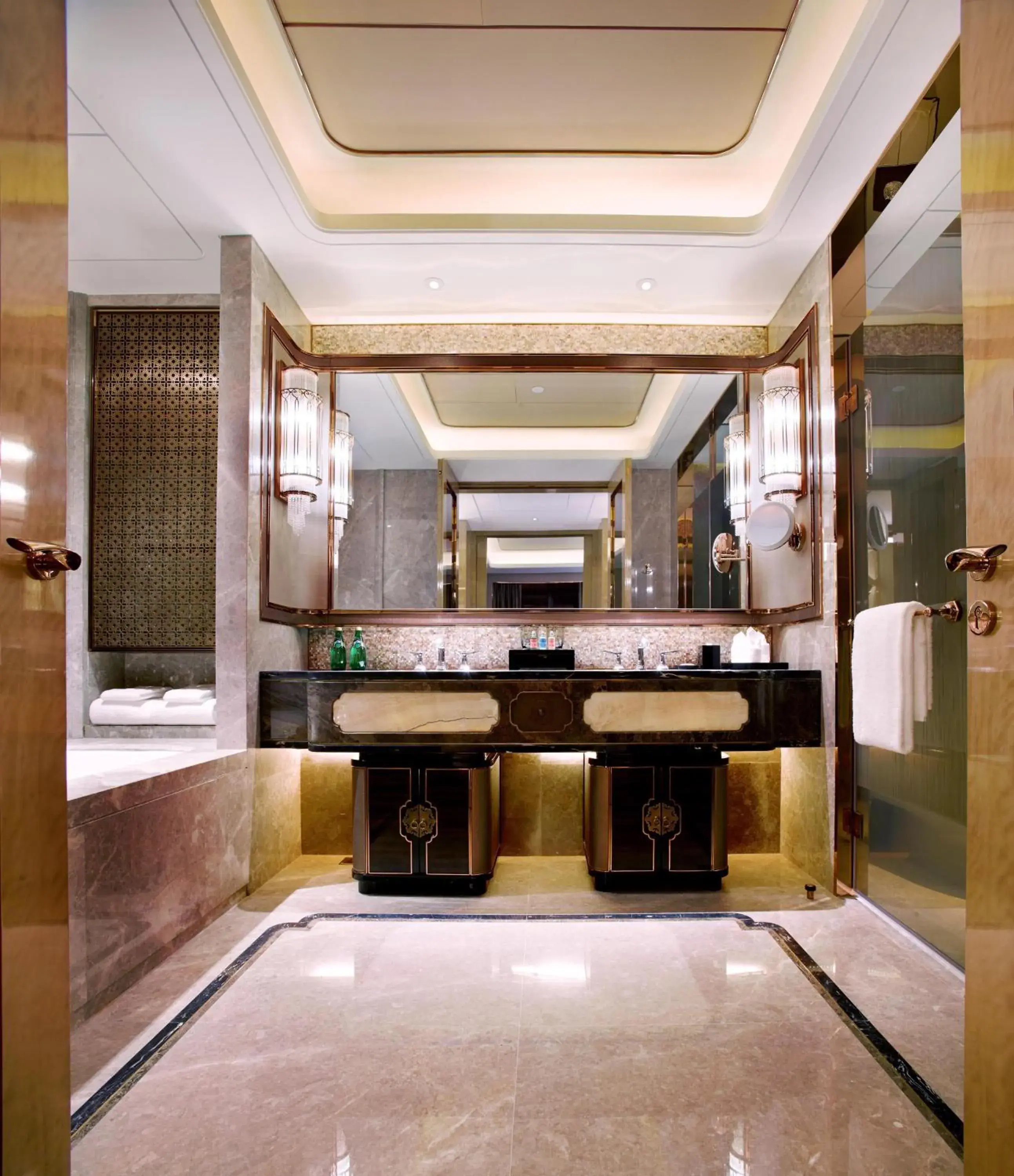 Bathroom, Lobby/Reception in Wanda Vista Hohhot