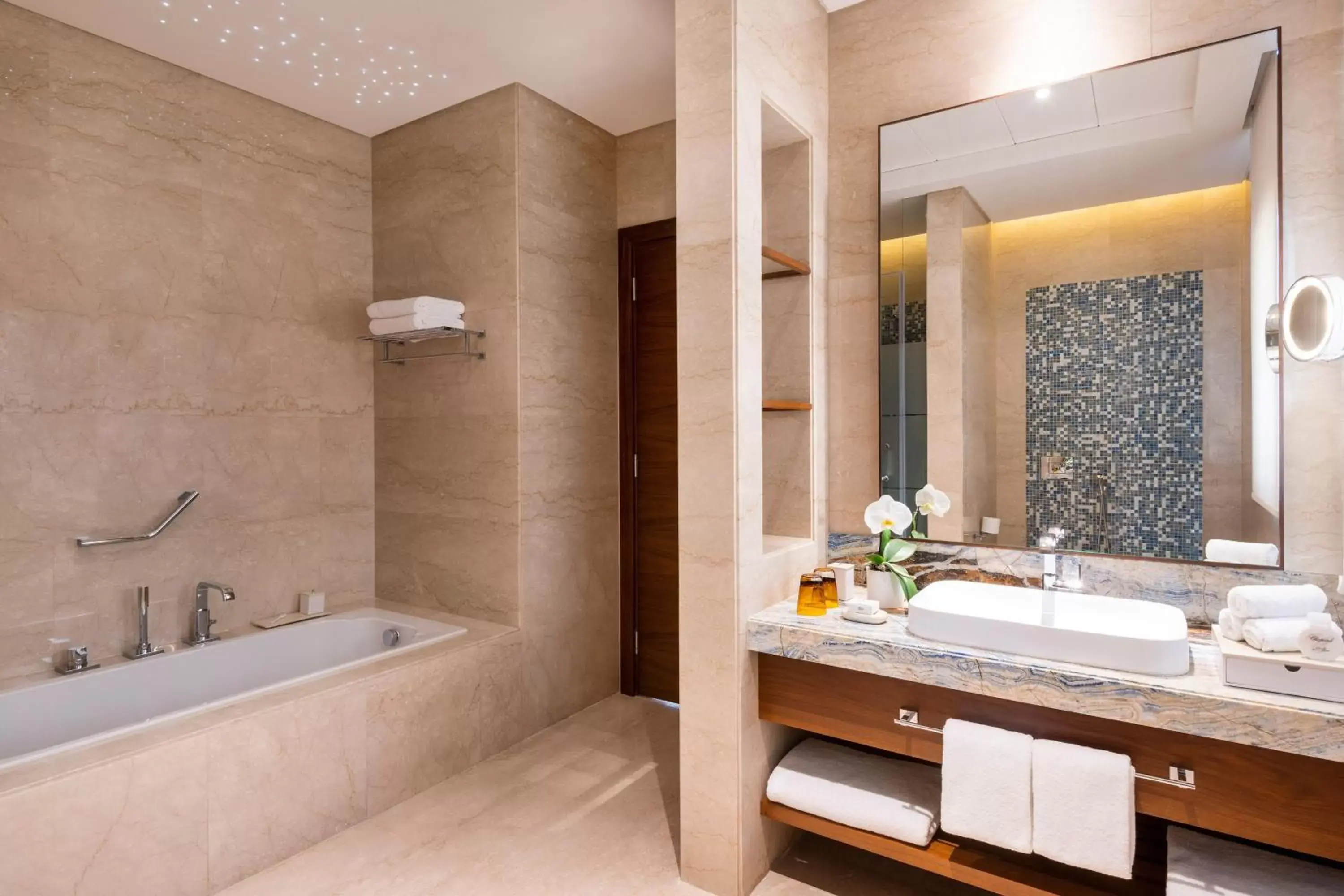 Bathroom in Al Messila, A Luxury Collection Resort & Spa, Doha