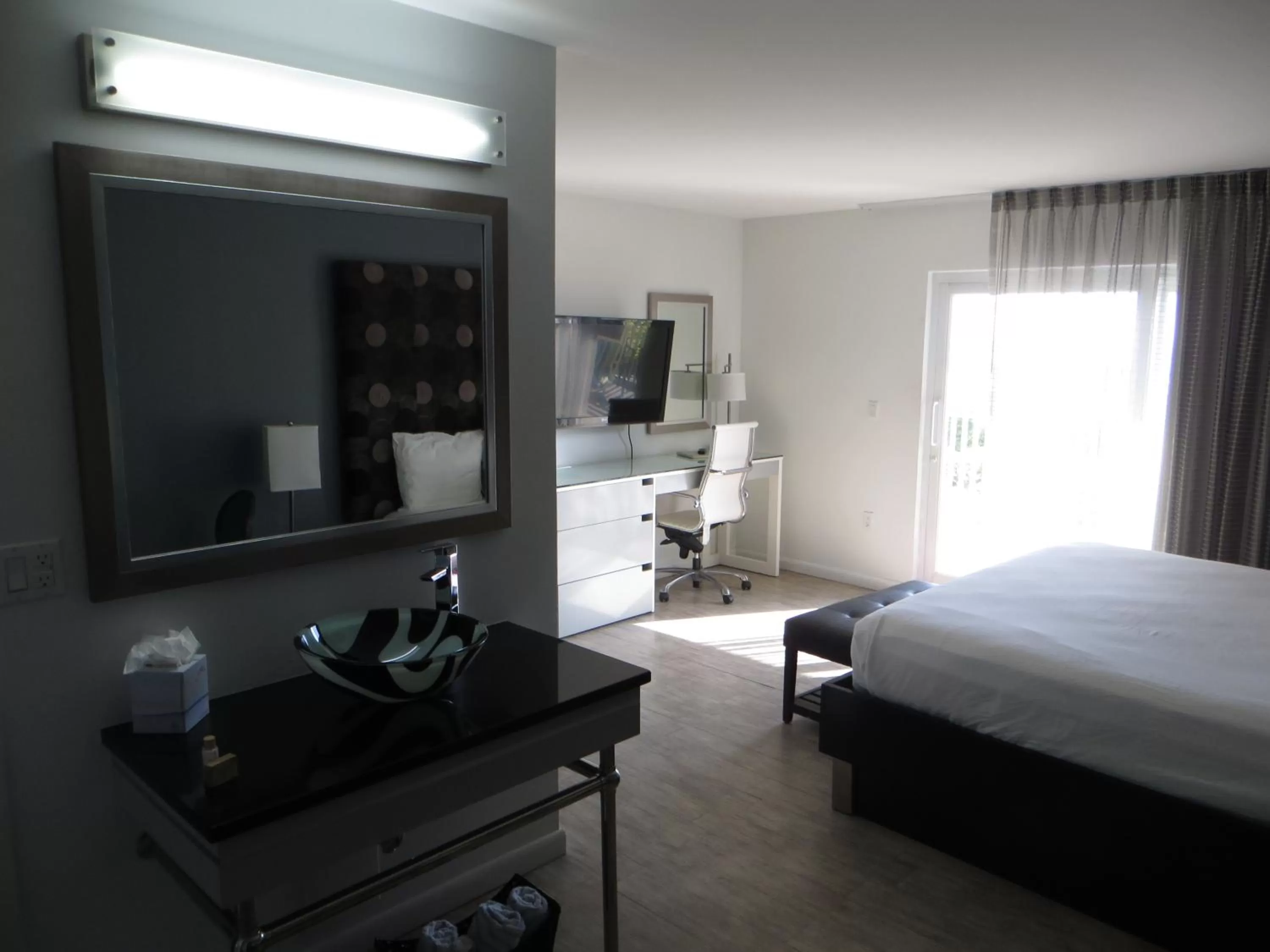 Decorative detail, Bed in Lotus Boutique Inn and Suites