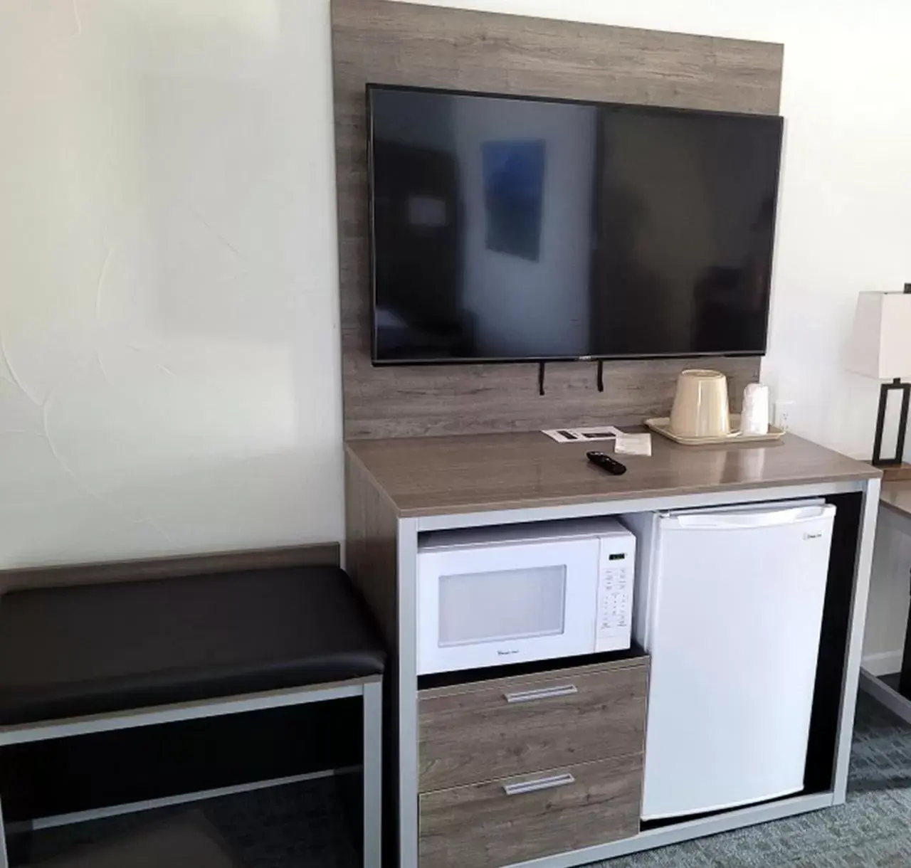 TV and multimedia, TV/Entertainment Center in Americas Best Value Inn Polson