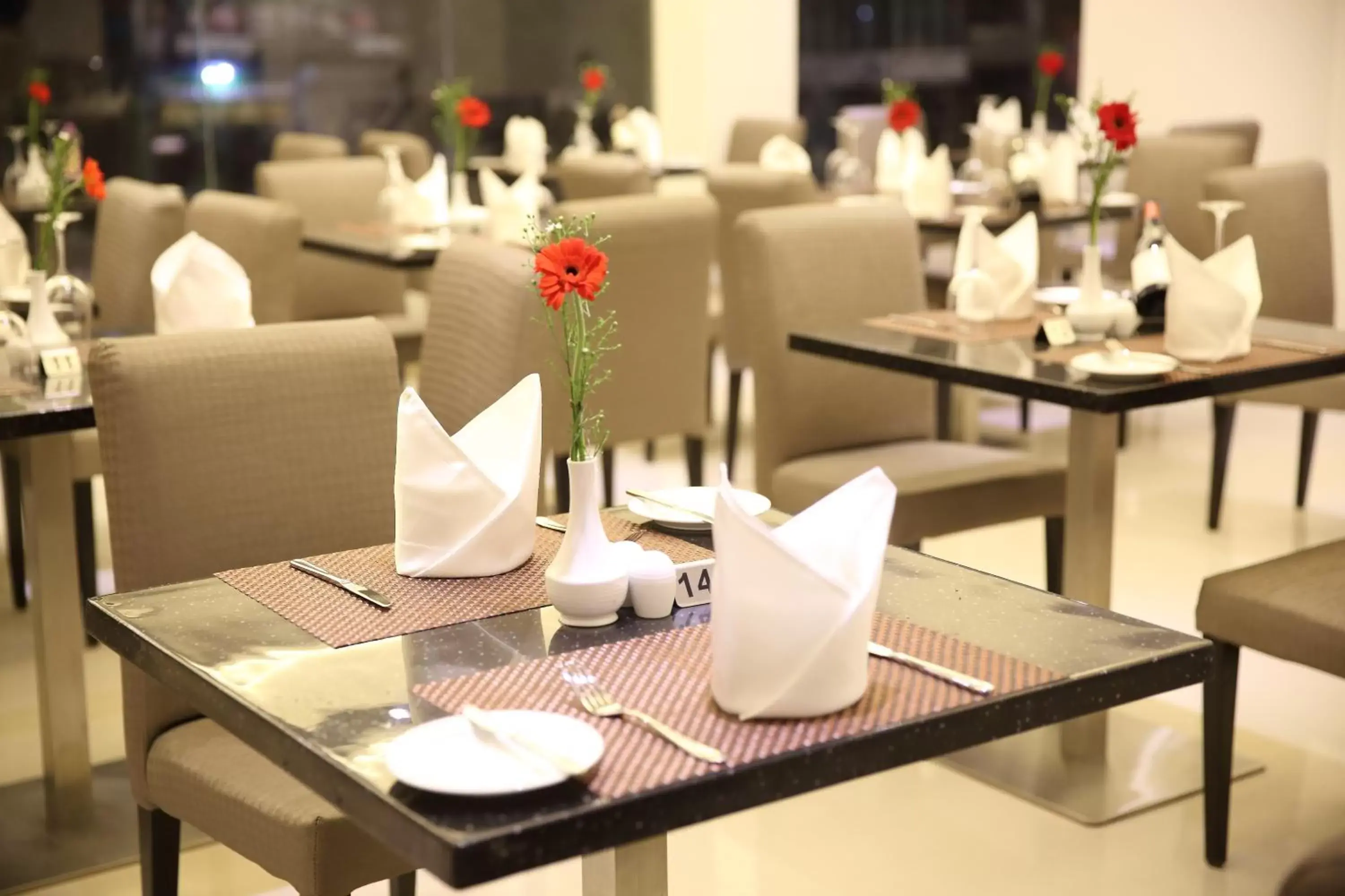 Restaurant/Places to Eat in Best Western Elyon Colombo