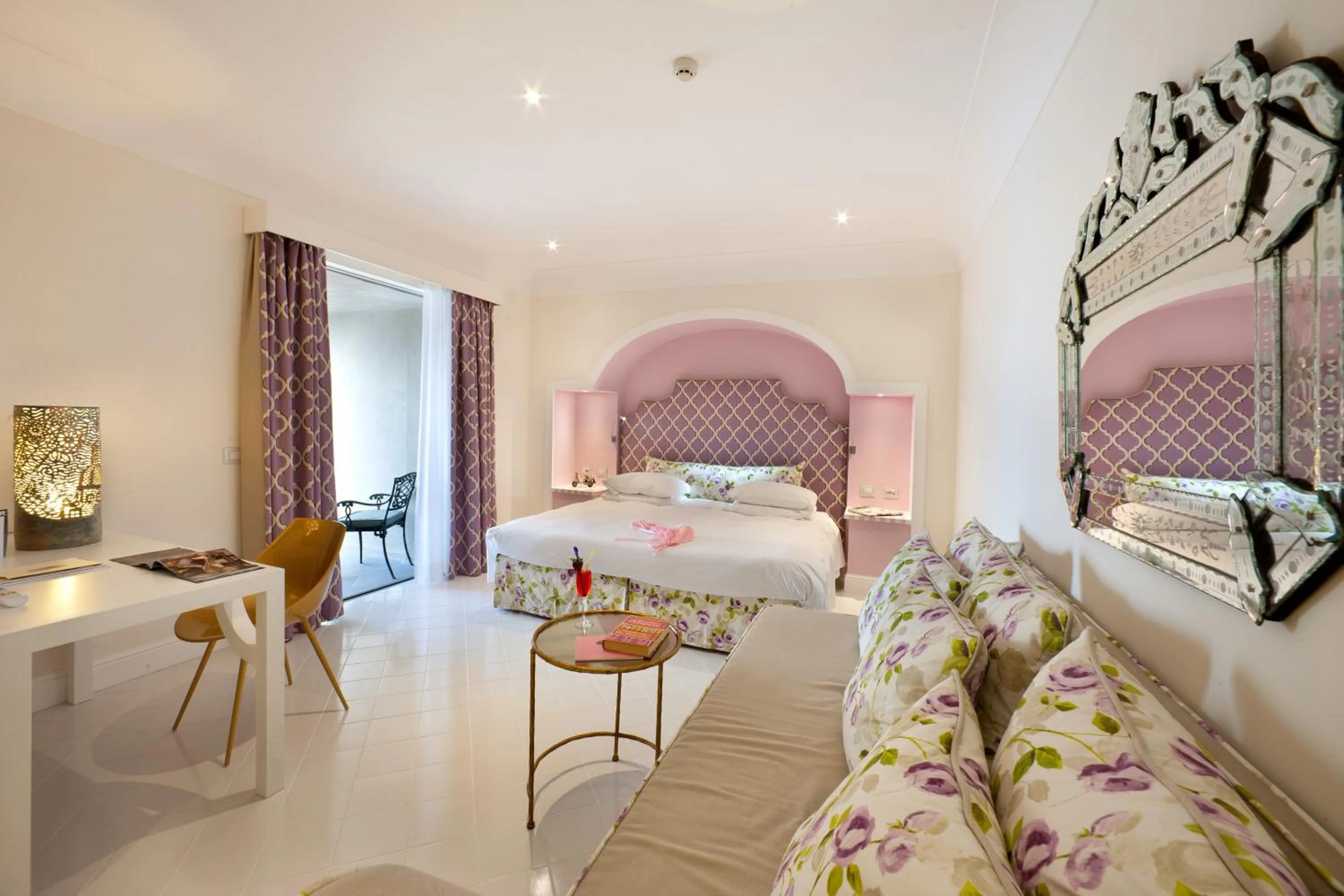 Photo of the whole room, Bed in Bellevue Syrene