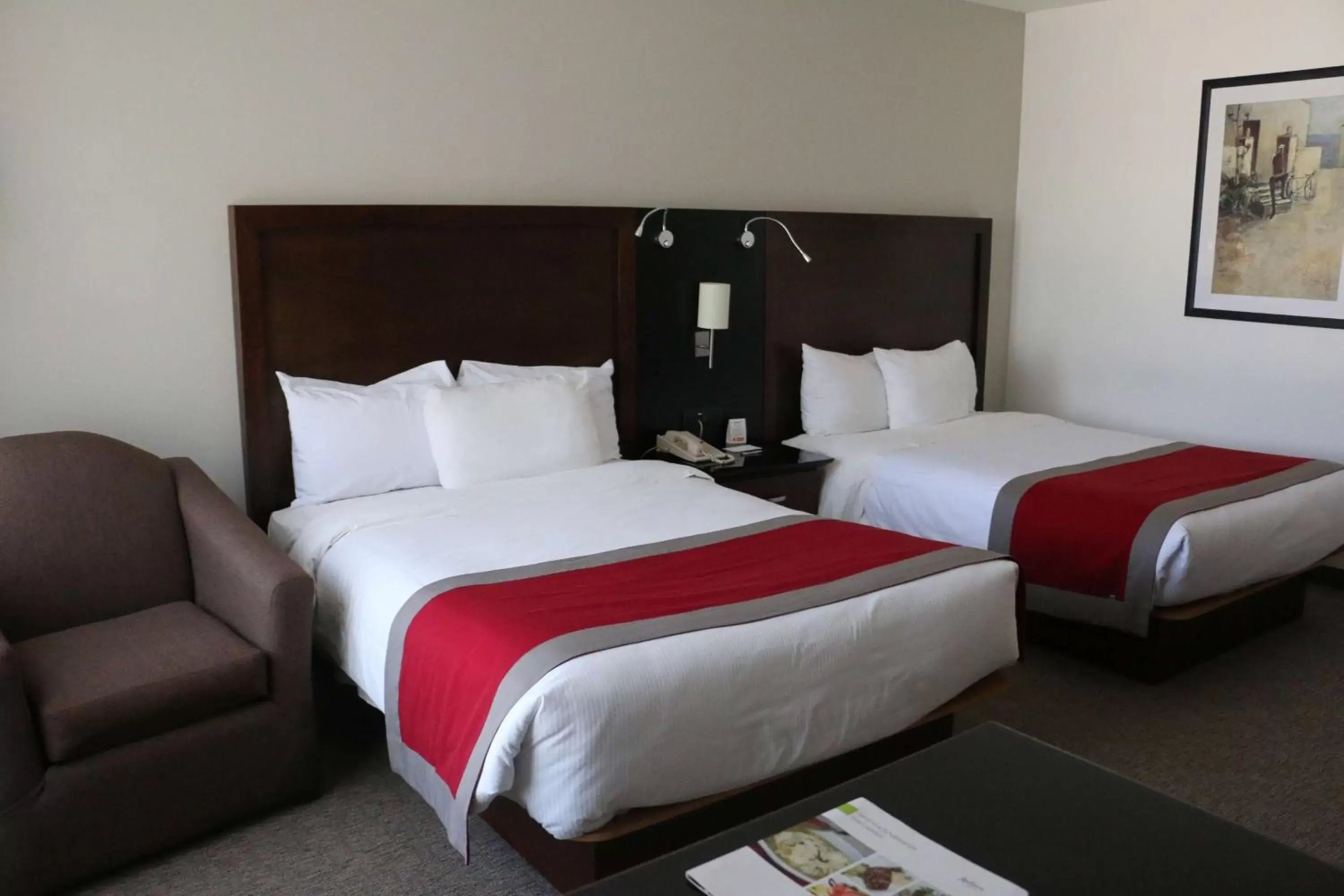 Photo of the whole room, Bed in Radisson Poliforum Plaza Hotel Leon