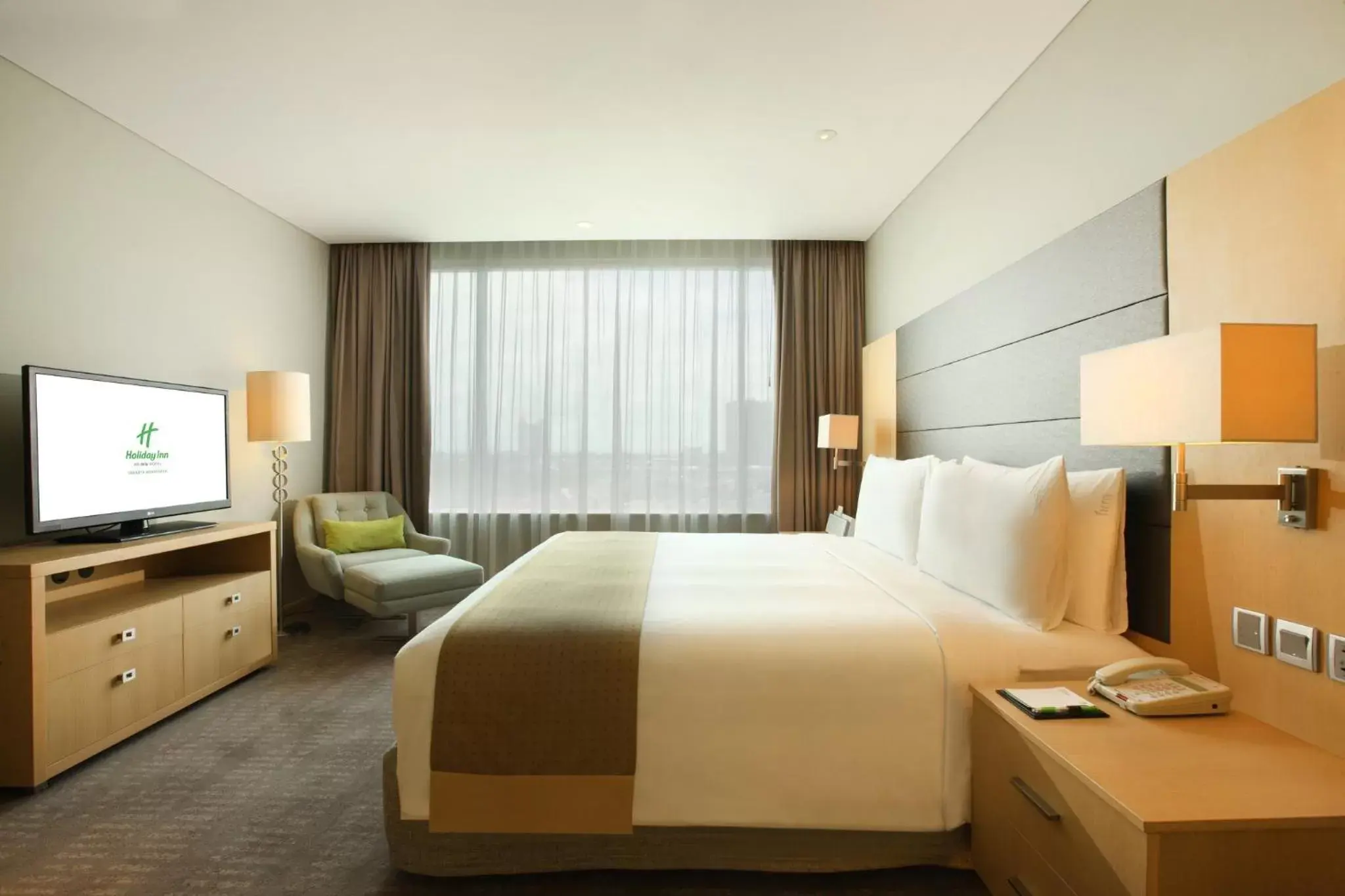 Photo of the whole room, Bed in Holiday Inn Jakarta Kemayoran, an IHG Hotel