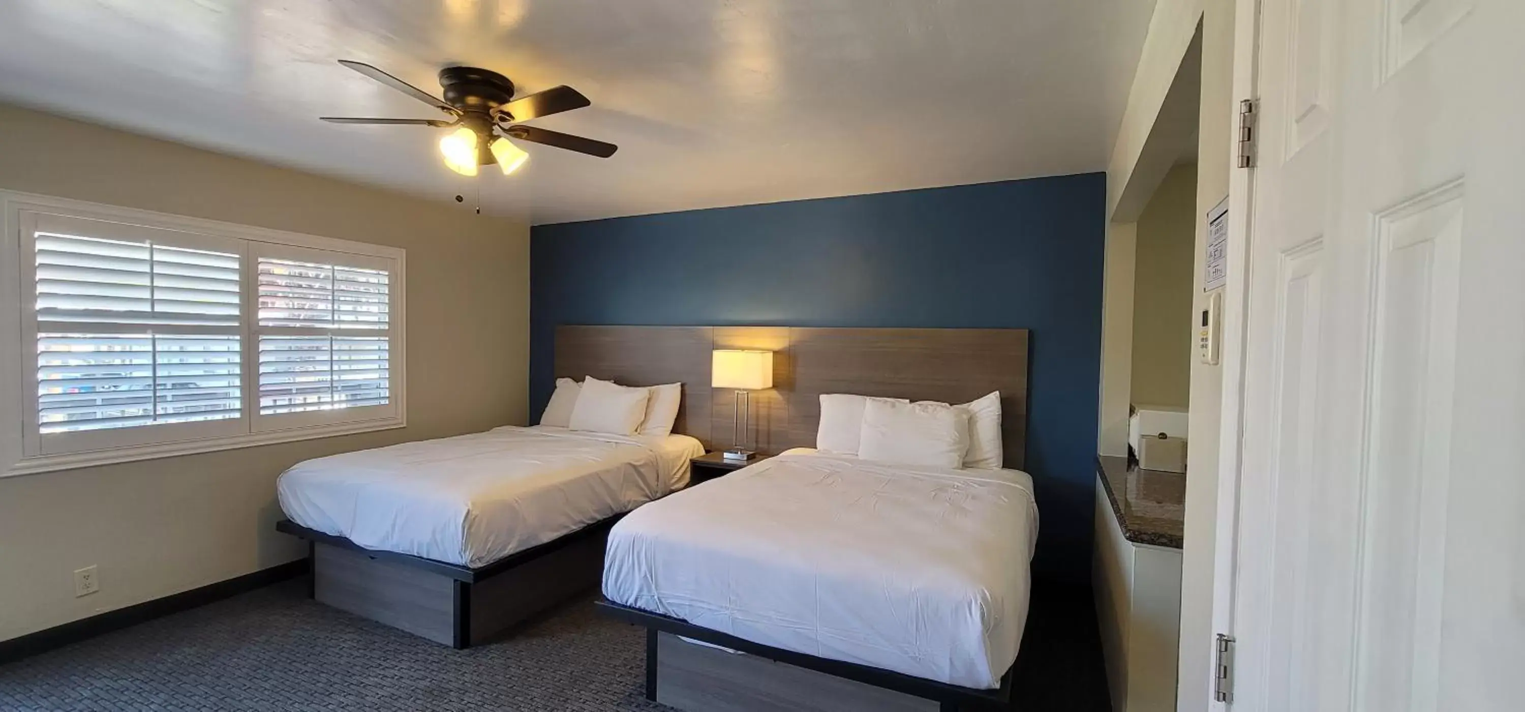 Bed in Beachwalker Inn & Suites