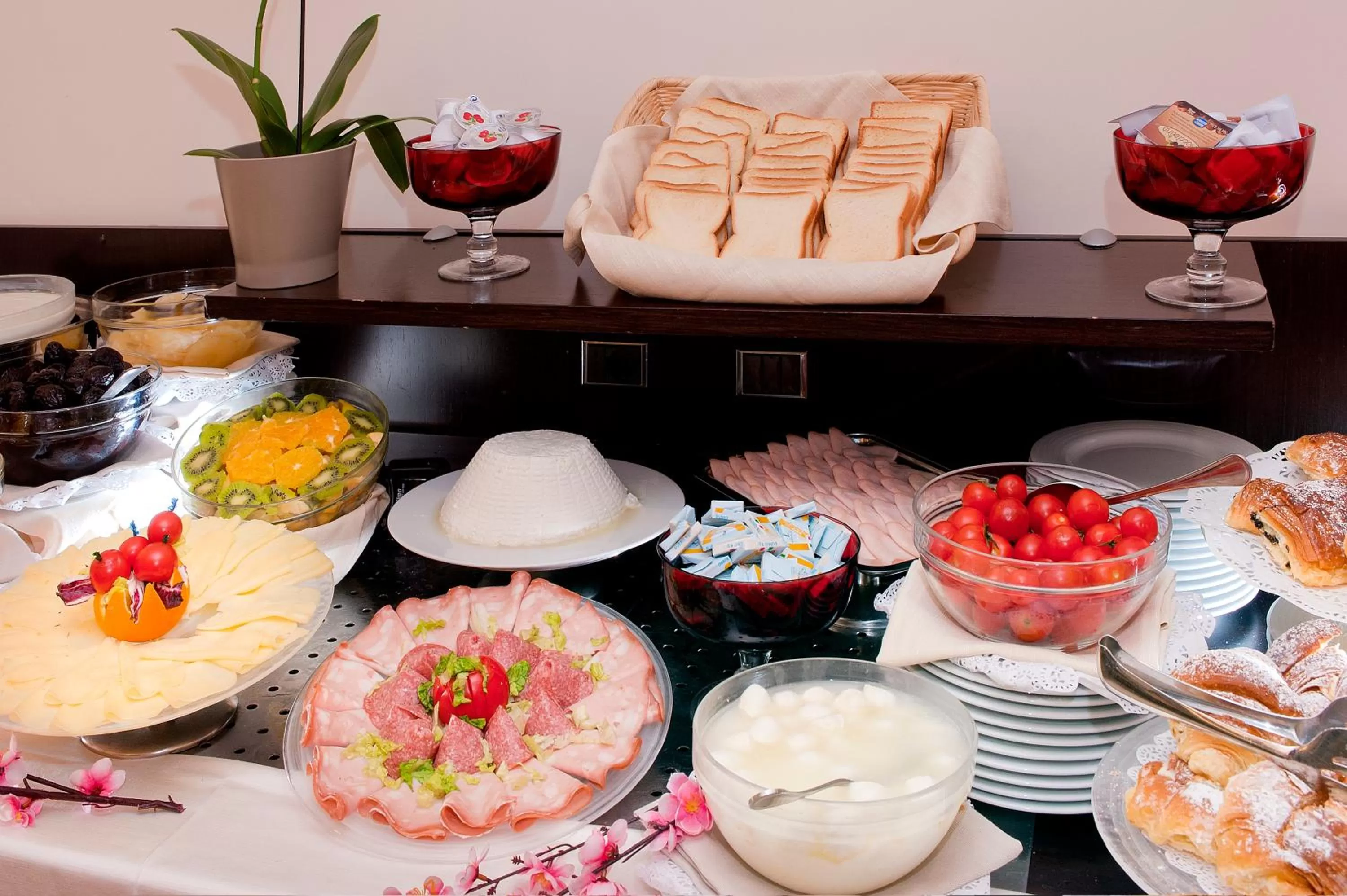 Food in Cardinal Hotel St. Peter