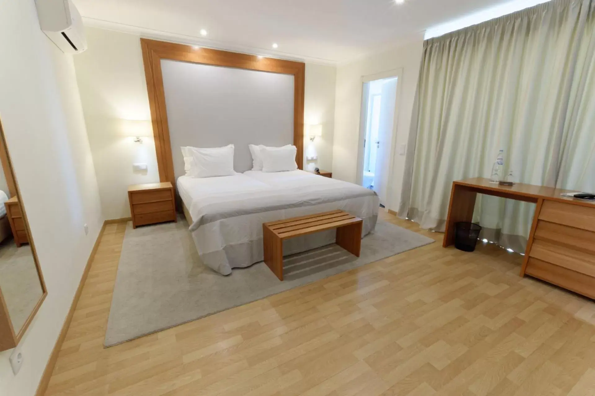 Bedroom, Bed in Lagoa Hotel