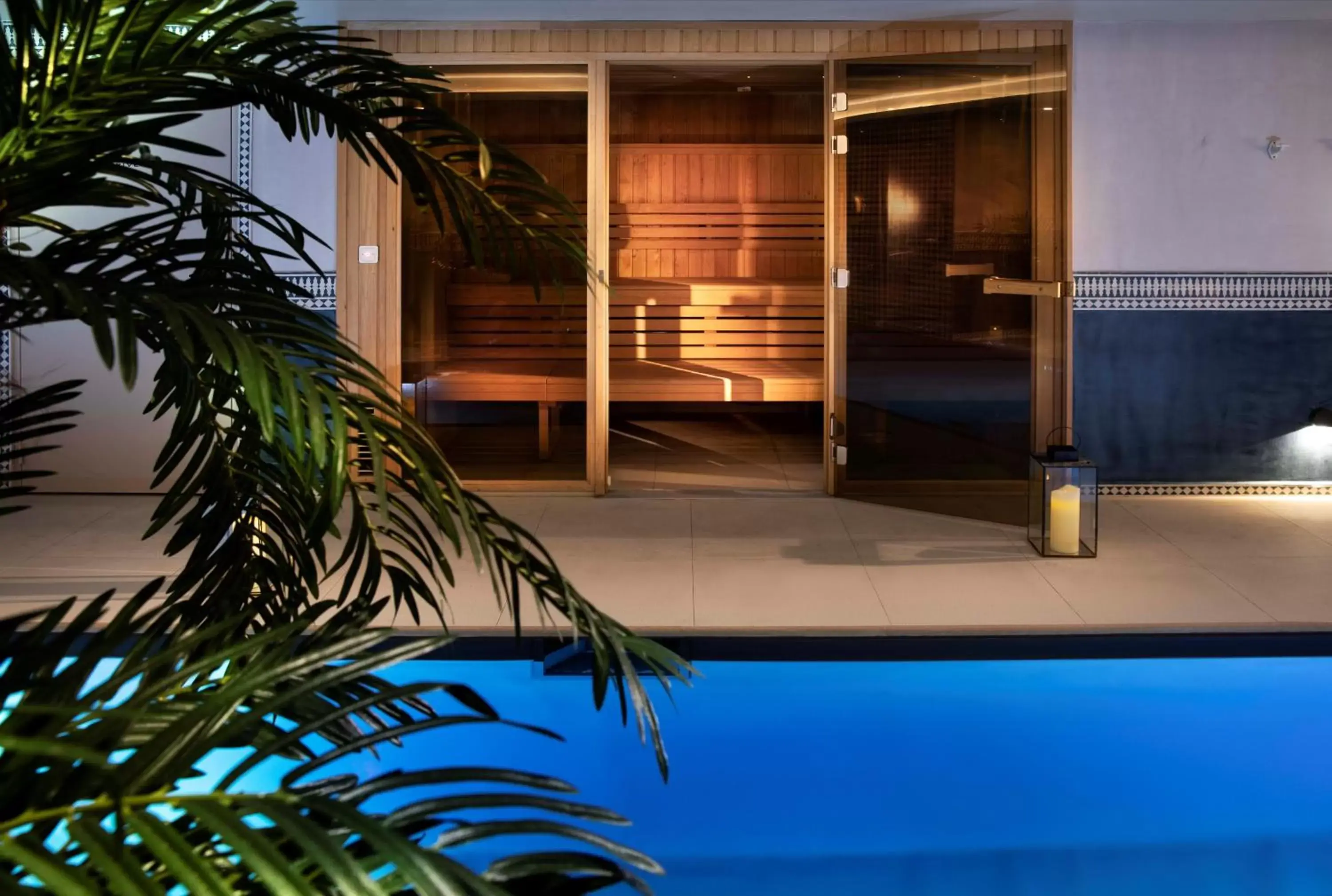 Sauna, Swimming Pool in Hôtel Montecristo