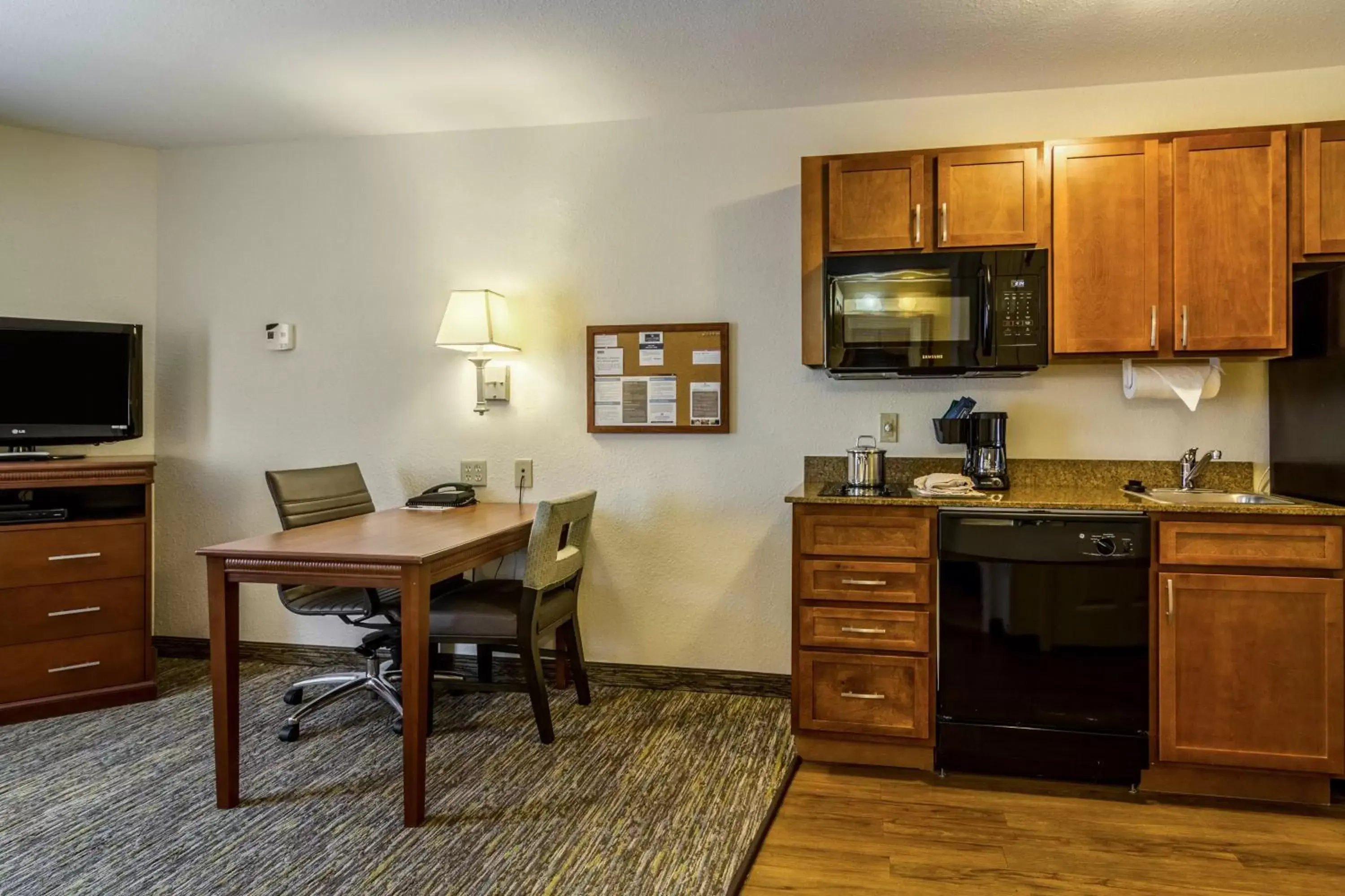 Photo of the whole room, Kitchen/Kitchenette in Candlewood Suites Jacksonville East Merril Road, an IHG Hotel