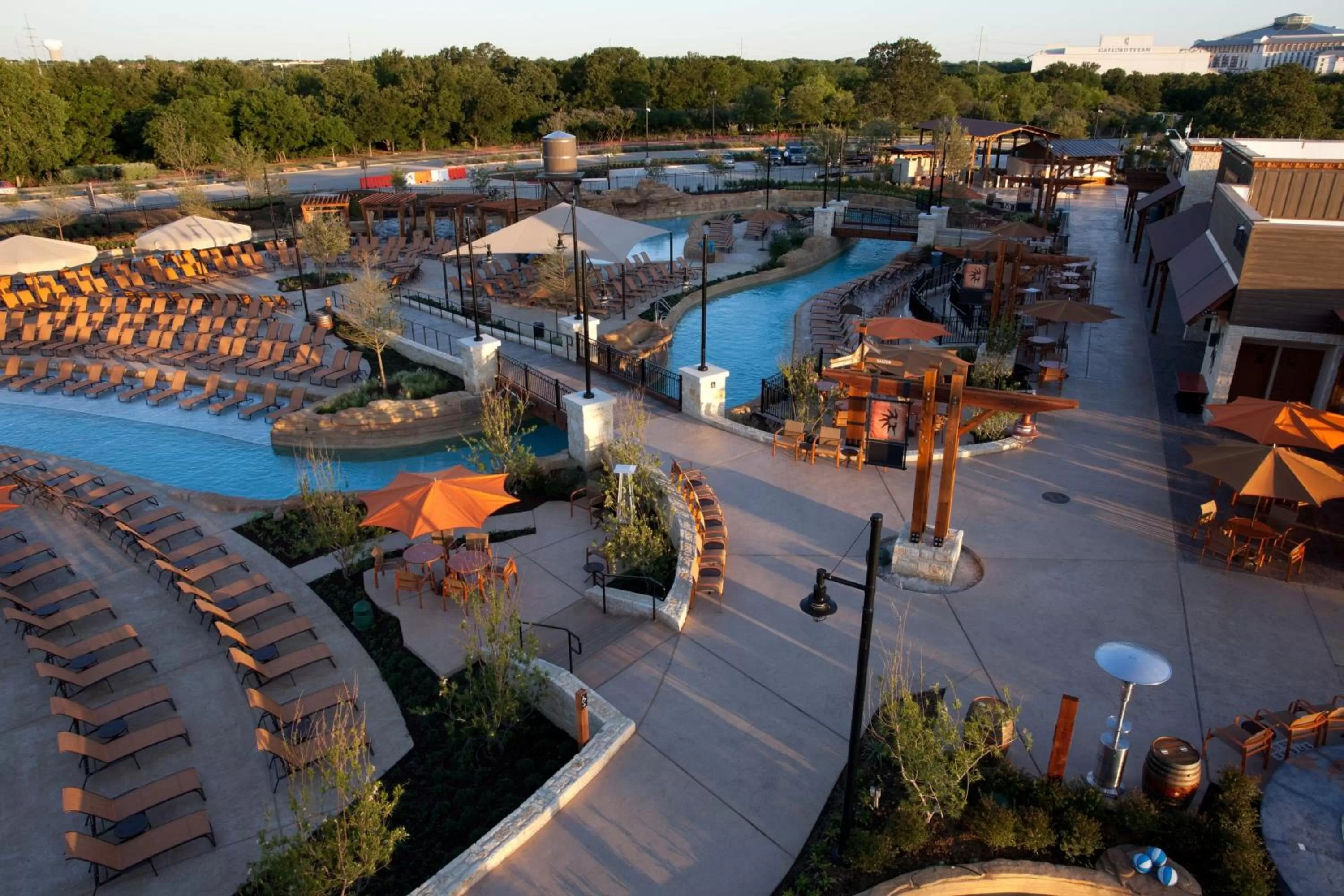 Swimming pool in Gaylord Texan Resort and Convention Center