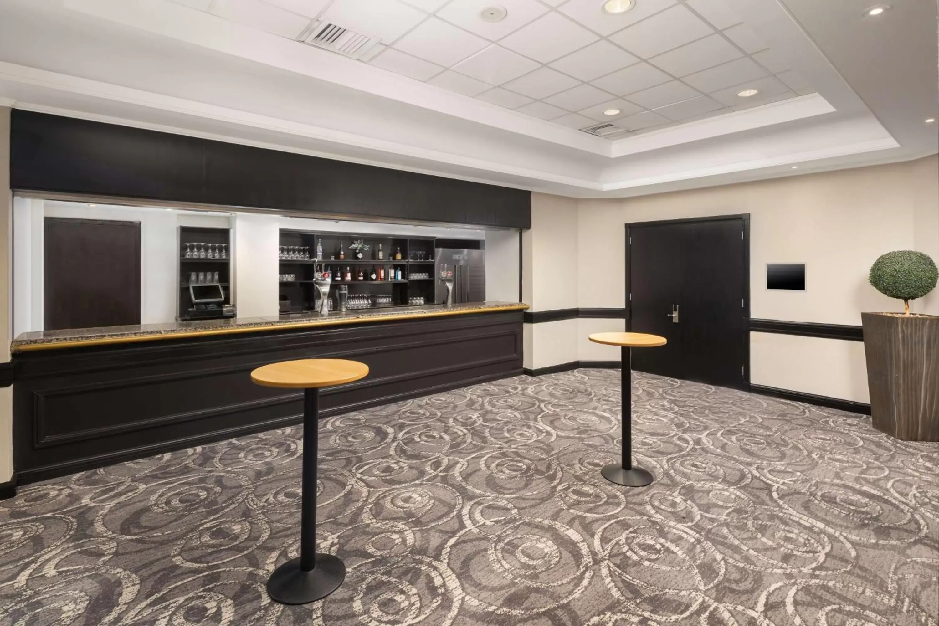 Meeting/conference room, Lobby/Reception in Hilton London Gatwick Airport