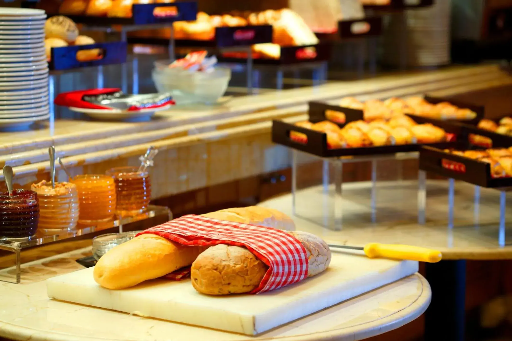 Food and drinks in Ambhara Hotel Food and drinks in Ambhara Hotel