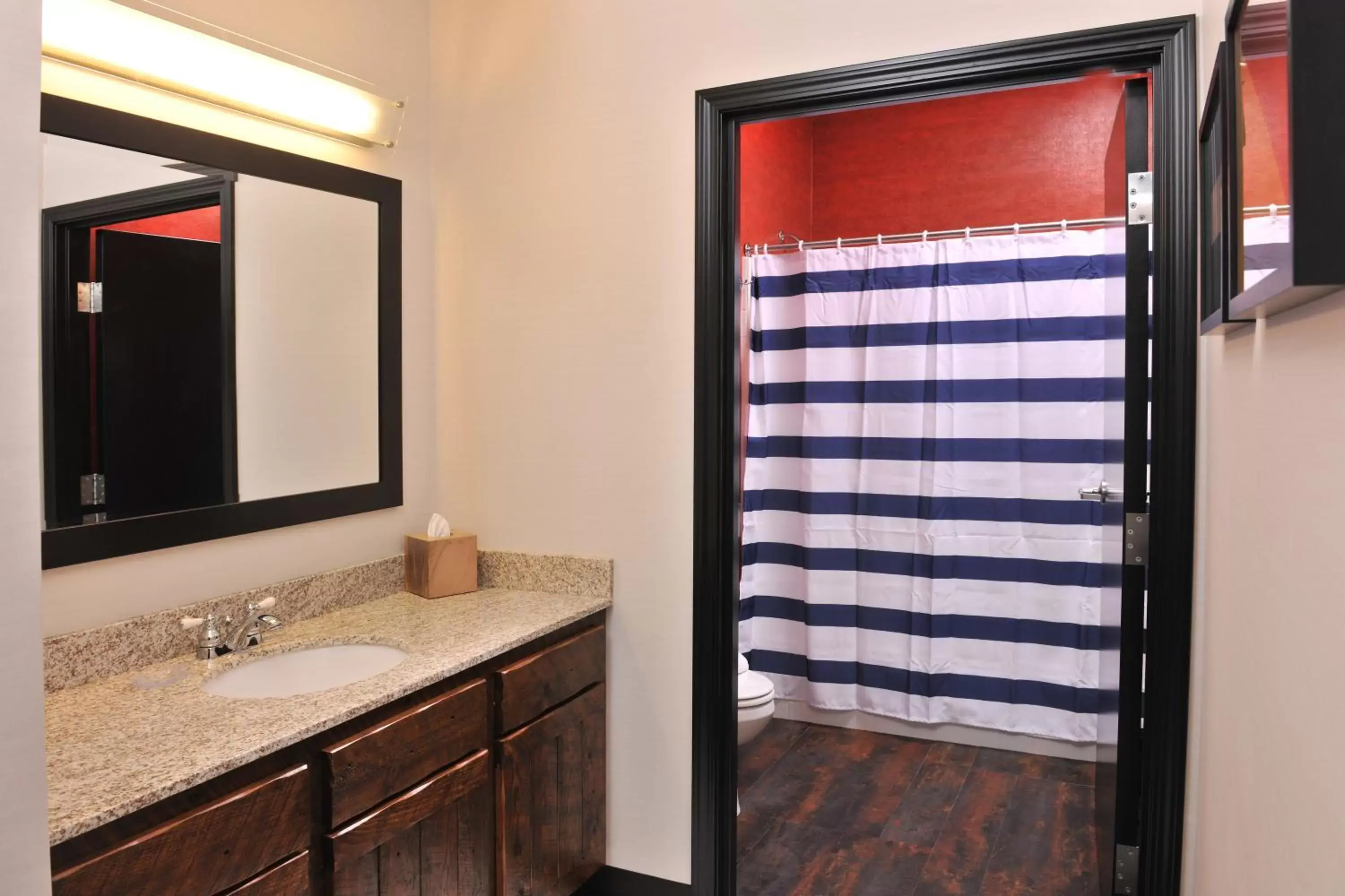 Bathroom in Stoney Creek Hotel Kansas City - Independence