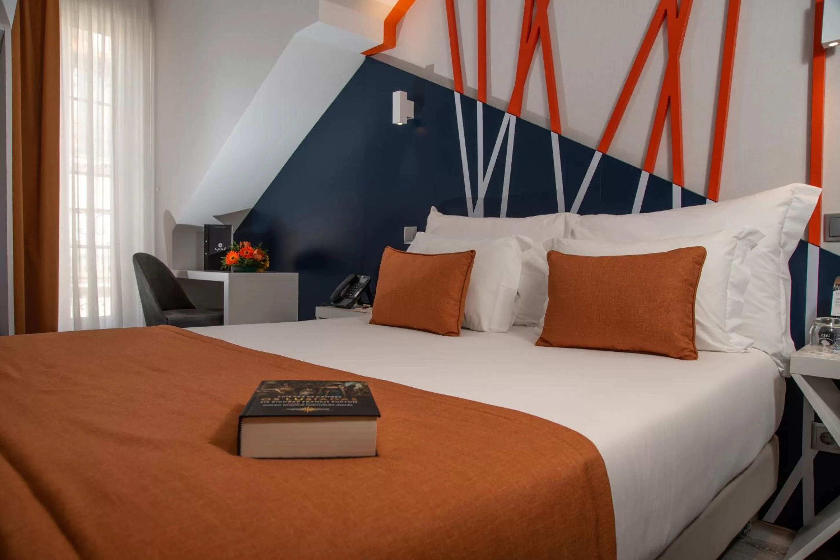 Bed in Be Poet Baixa Hotel