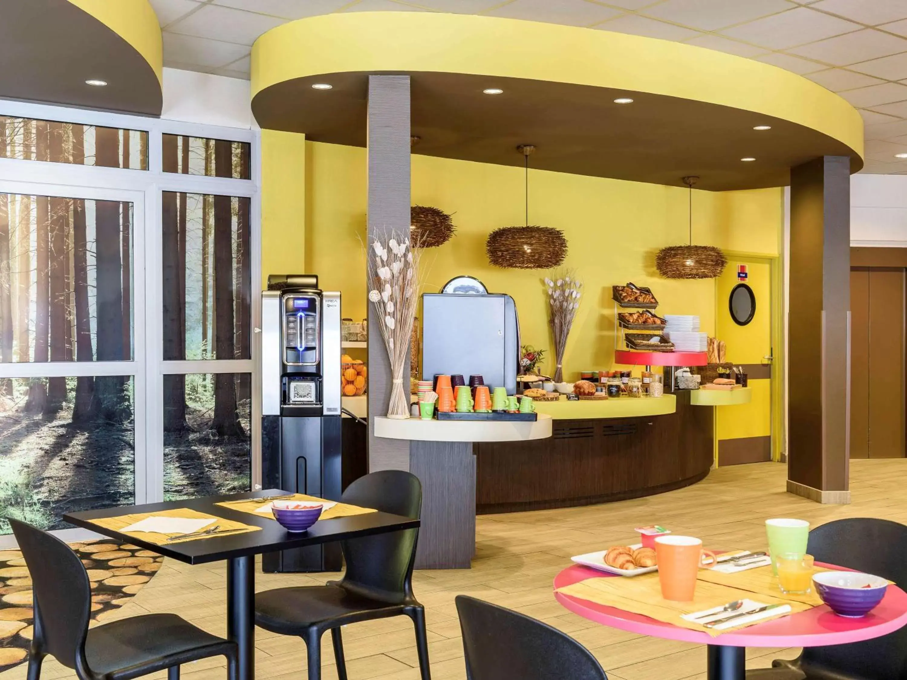 Restaurant/places to eat in ibis styles Dax Centre