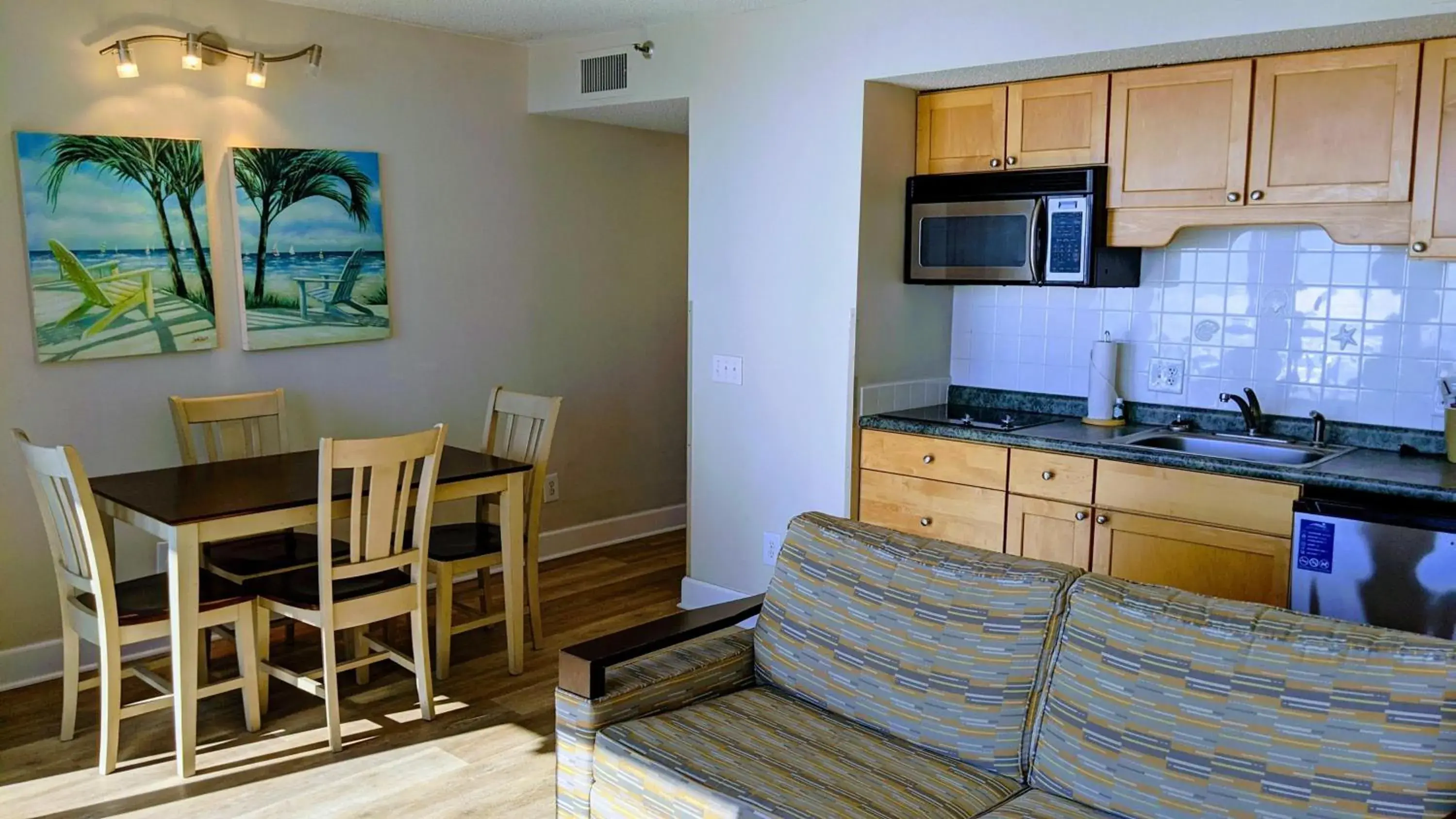 Kitchen/Kitchenette in Shell Island Resort