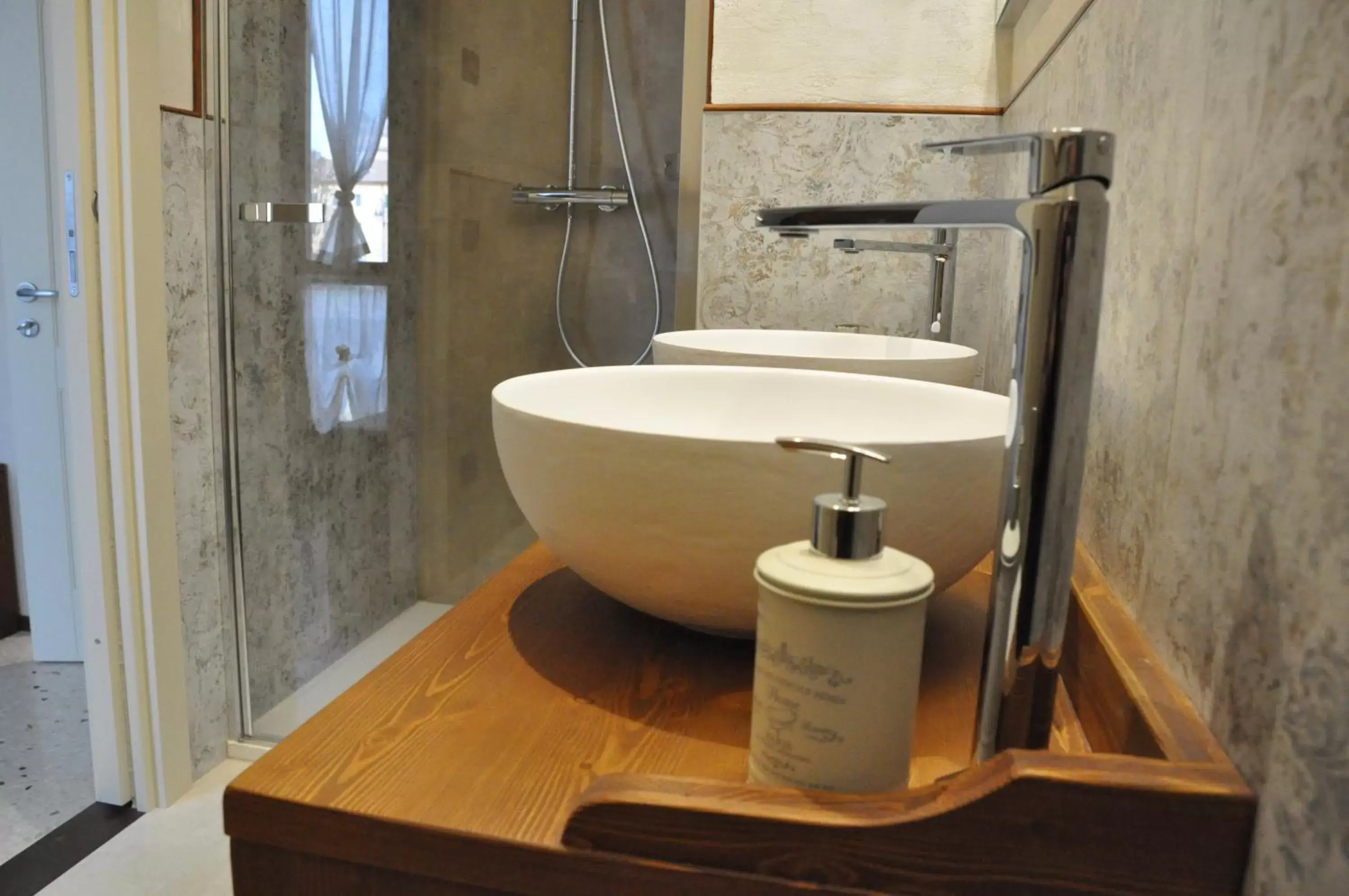 Shower, Bathroom in NAZIONALE Camere