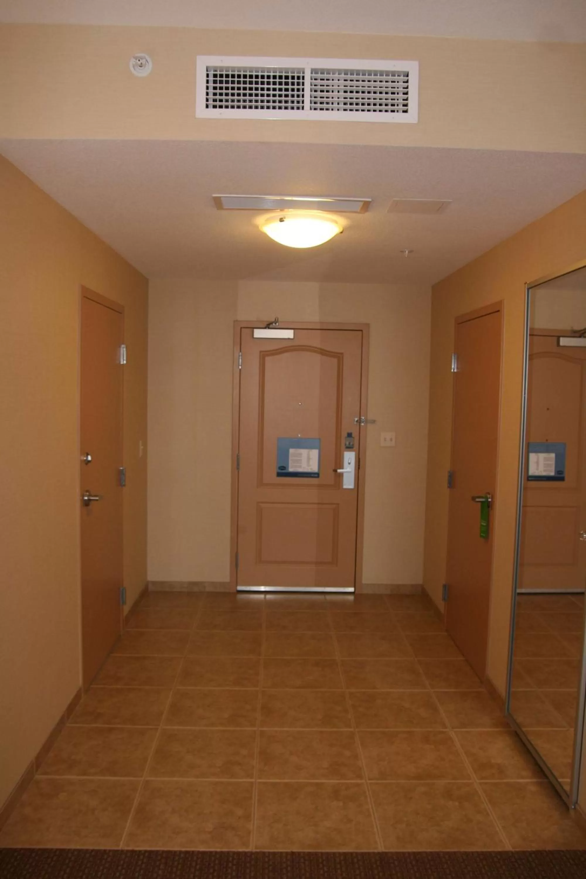 Bed in Hampton Inn & Suites Folsom