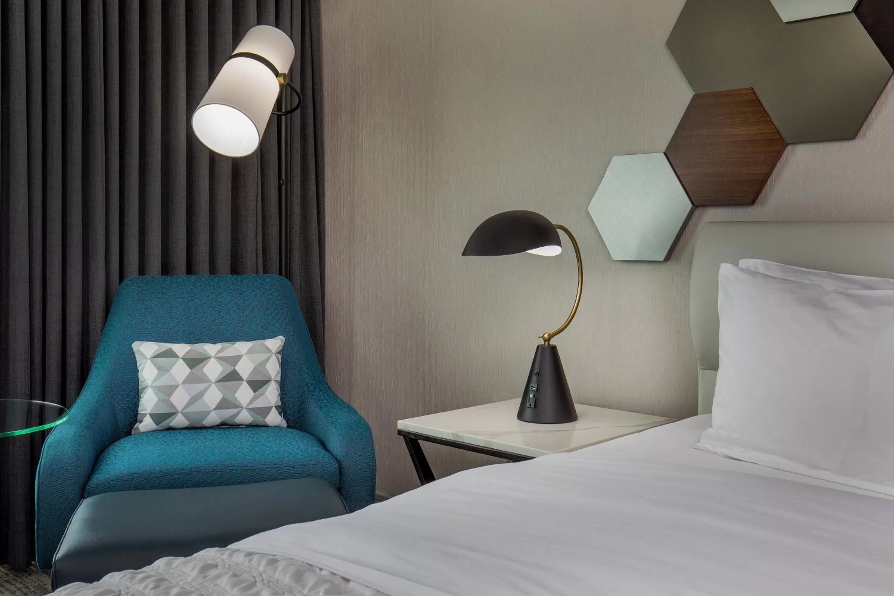 Photo of the whole room, Bed in Le Meridien Boston Cambridge