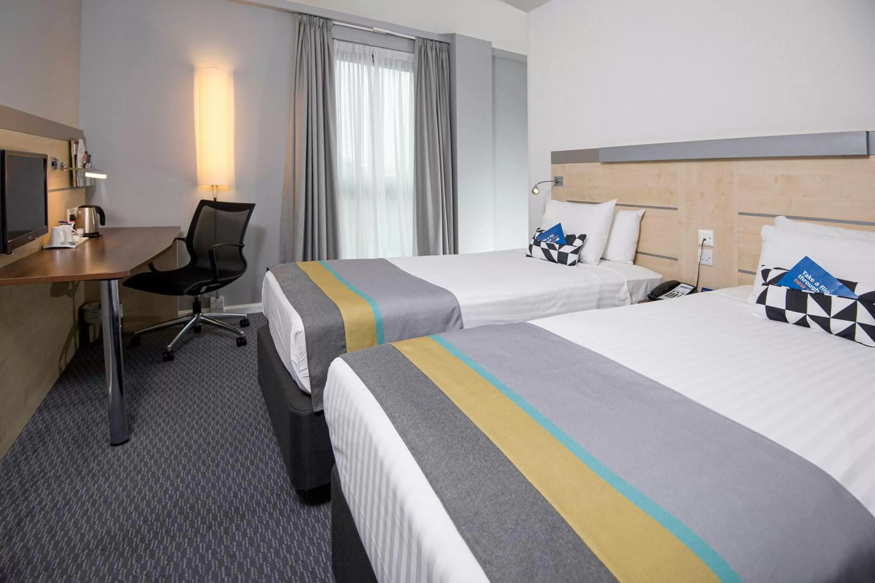 Property building, Bed in Holiday Inn Express Hull City Centre, an IHG Hotel
