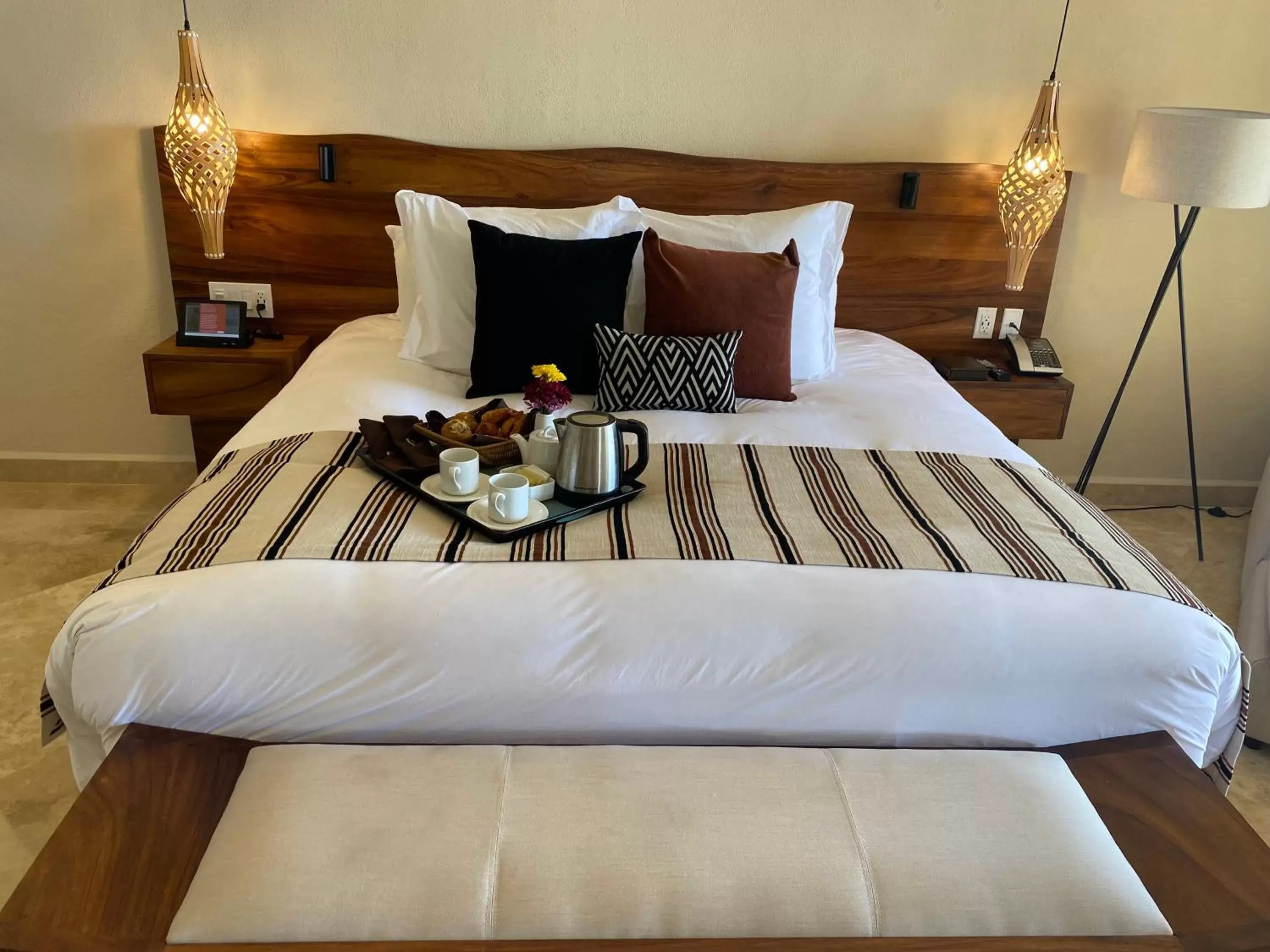 room service, Bed in Zoetry Casa del Mar Los Cabos