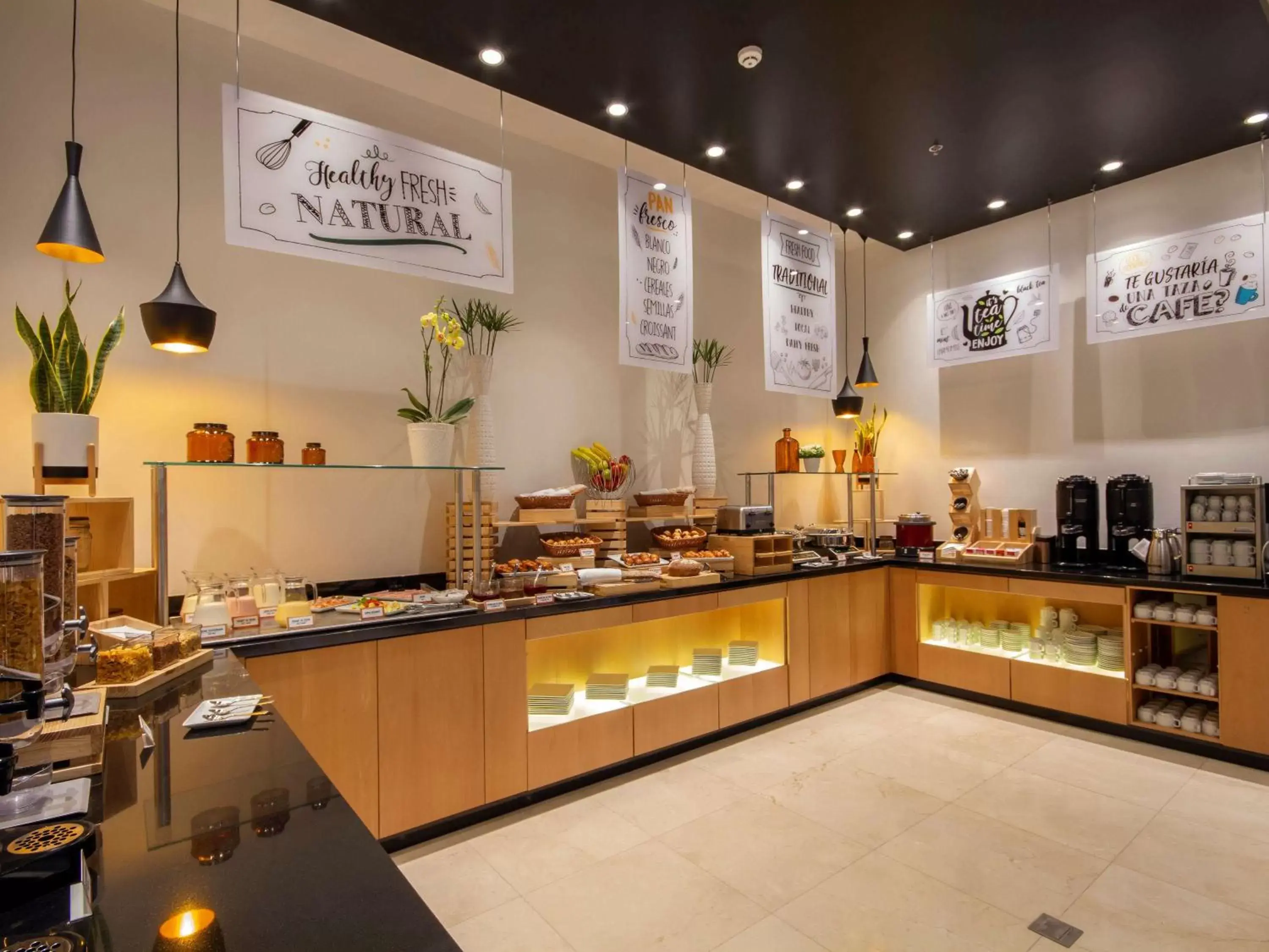 Restaurant/places to eat in ibis Quito Restaurant/places to eat in ibis Quito