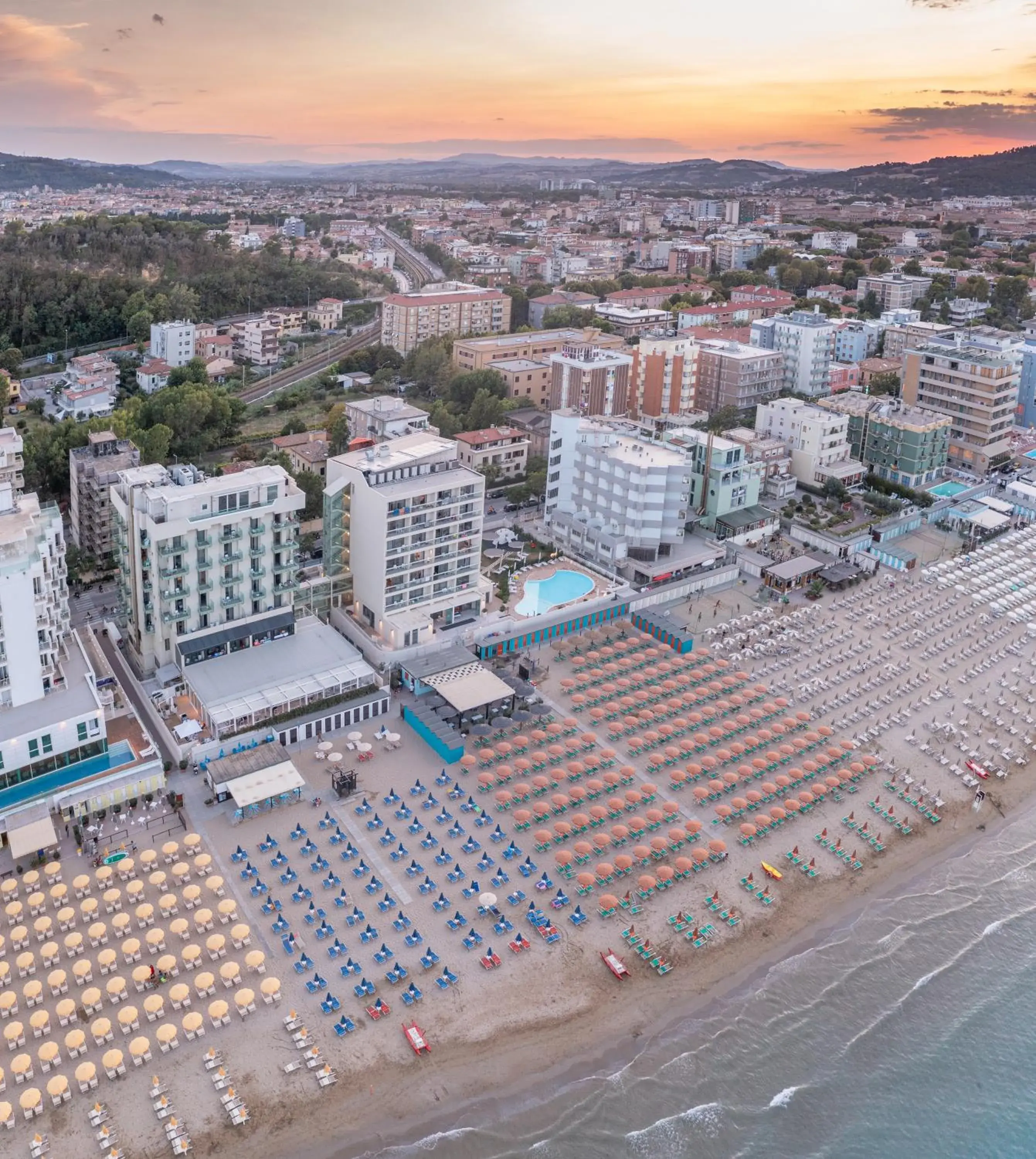 Bird's eye view, Bird's-eye View in Nautilus Family Hotel