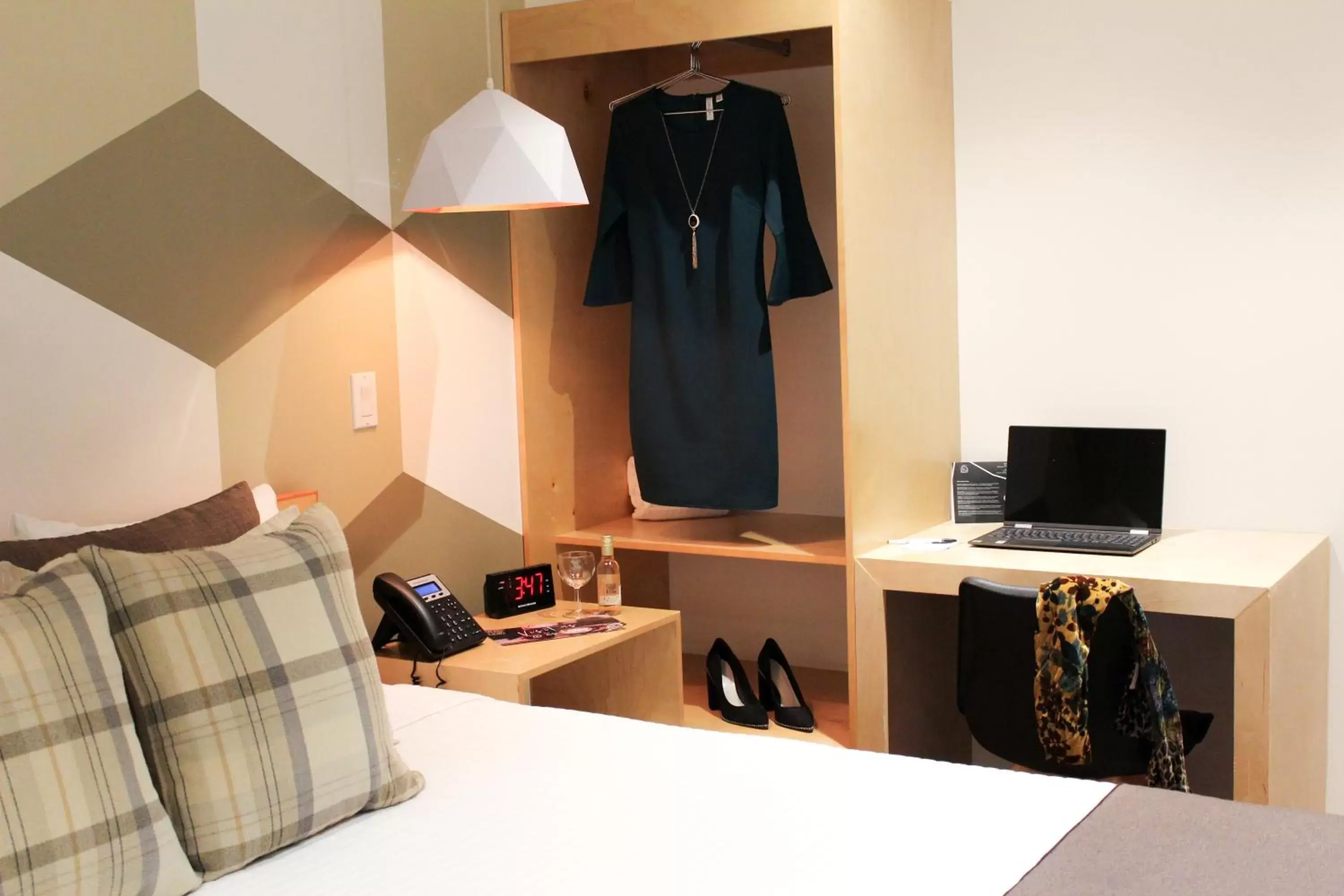 Bed, TV/Entertainment Center in Alou Hotel Boutique