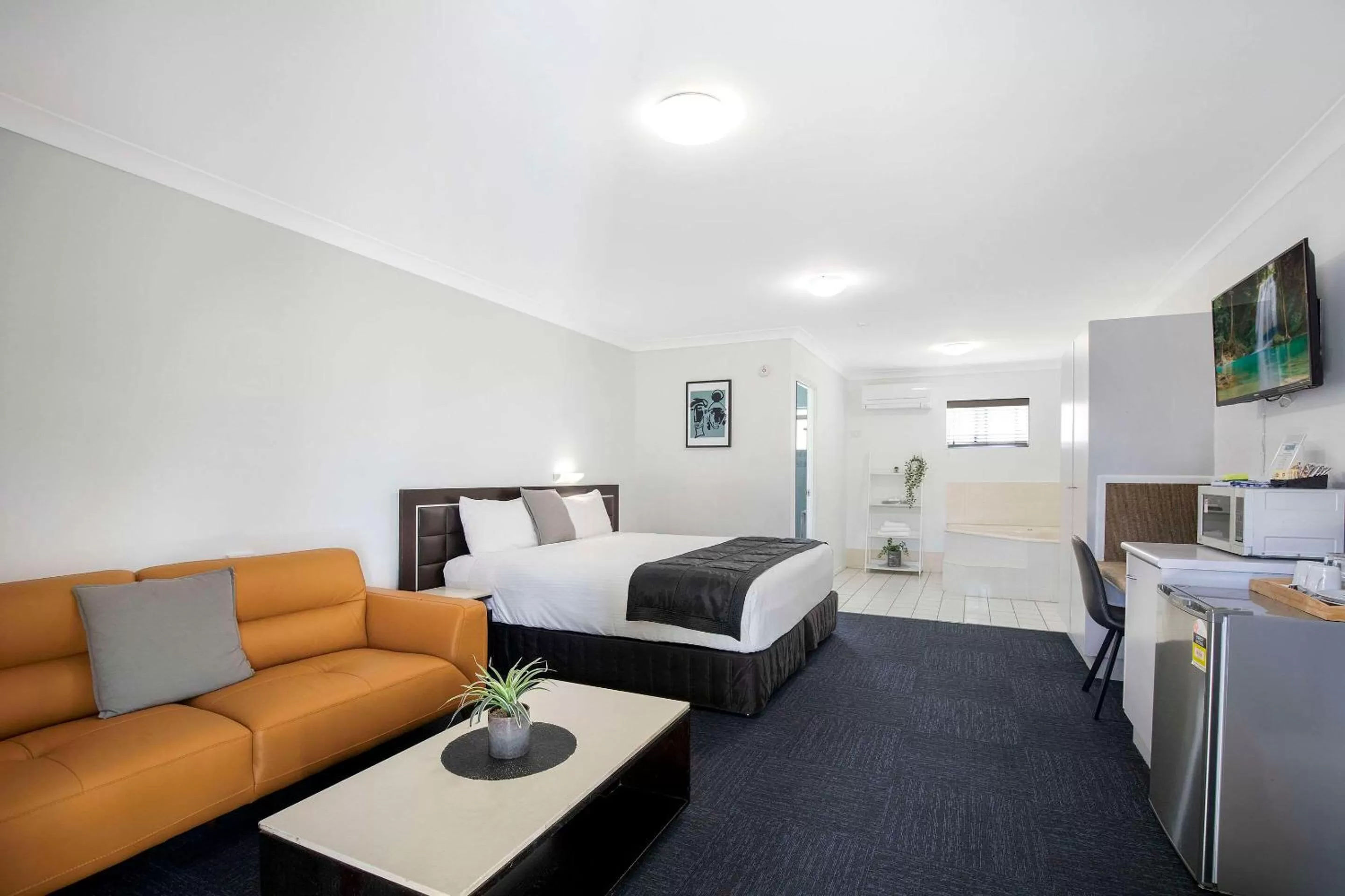 Bedroom, Bed in Comfort Inn North Brisbane